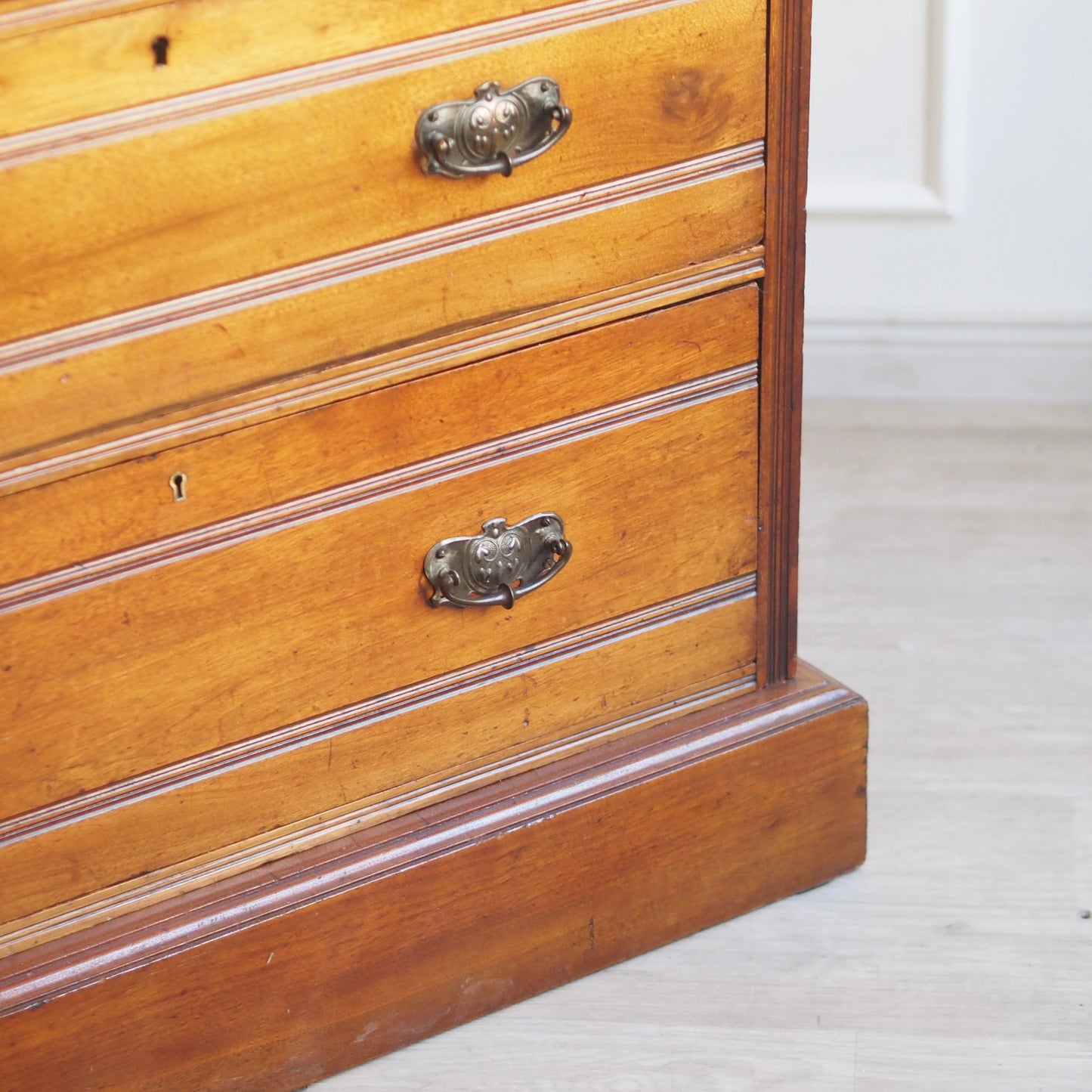 EPOCHE 1890 - Englischer Kleiderschrank mit Spiegel - Gründerzeit