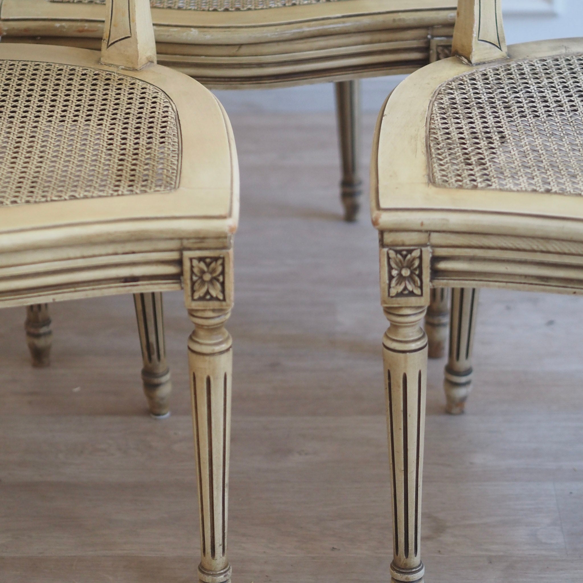 EPOCHE 1920 - Antike französische Stühle mit Wiener Geflecht - 4er Set