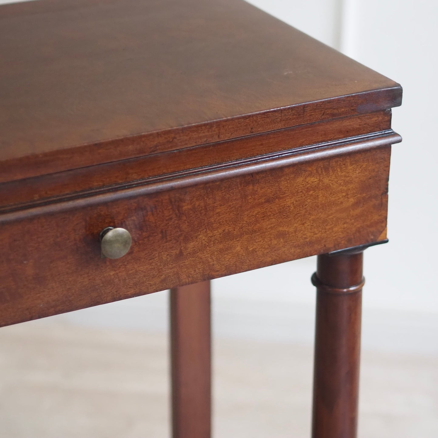 EPOCHE 1850 - Biedermeier, Empire Frisier,- Schmink- & Beistelltisch