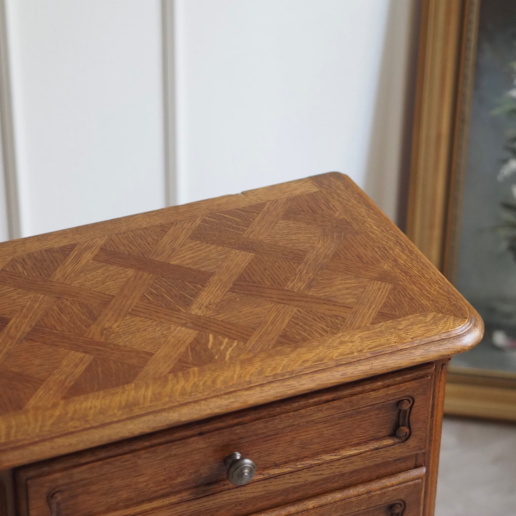 EPOCHE 1920 - Französische Vintage Nachttische - Nachtschrank Set mit Fischgrätmuster