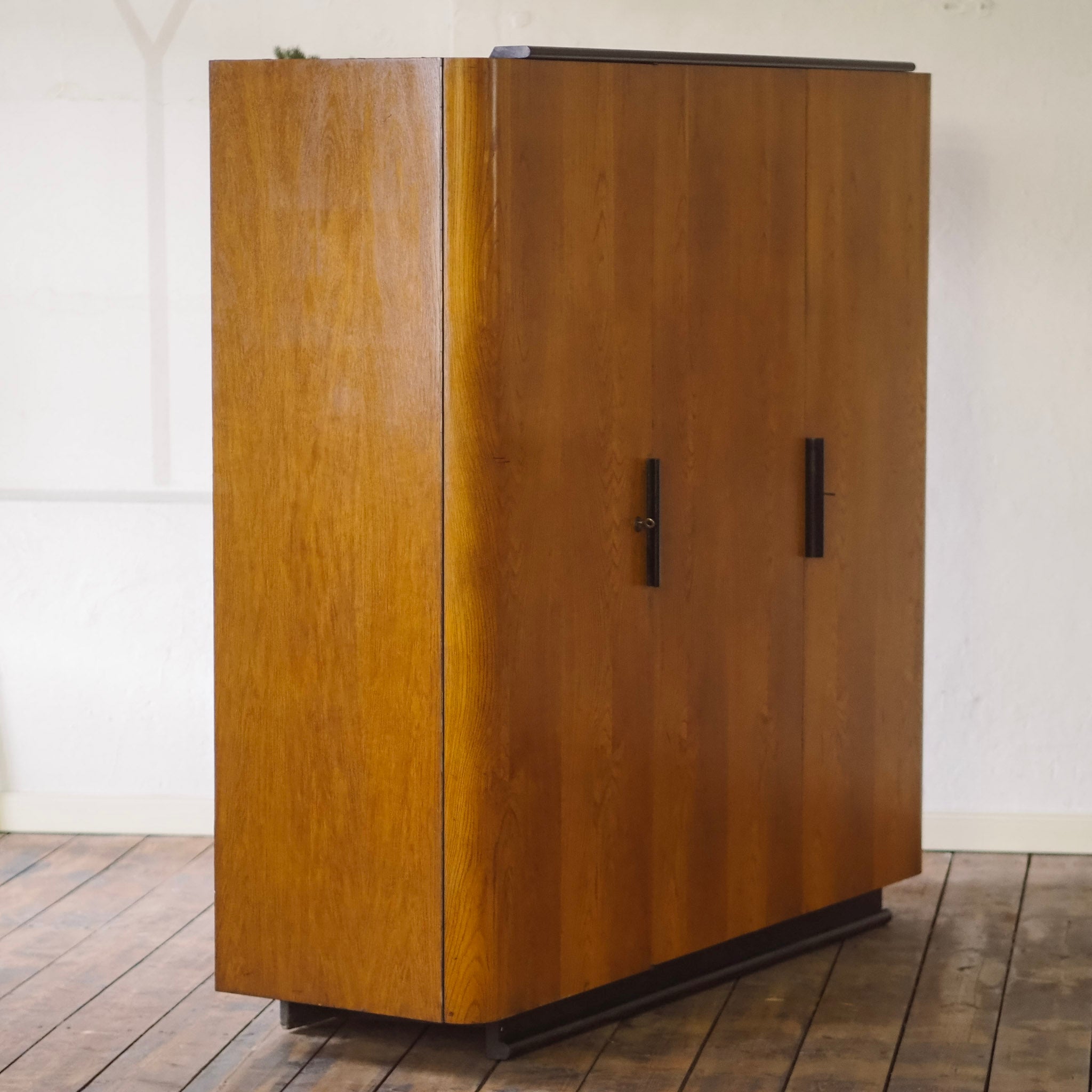 EPOCHE 1940 - Eleganter Art Déco Kleiderschrank 3türig