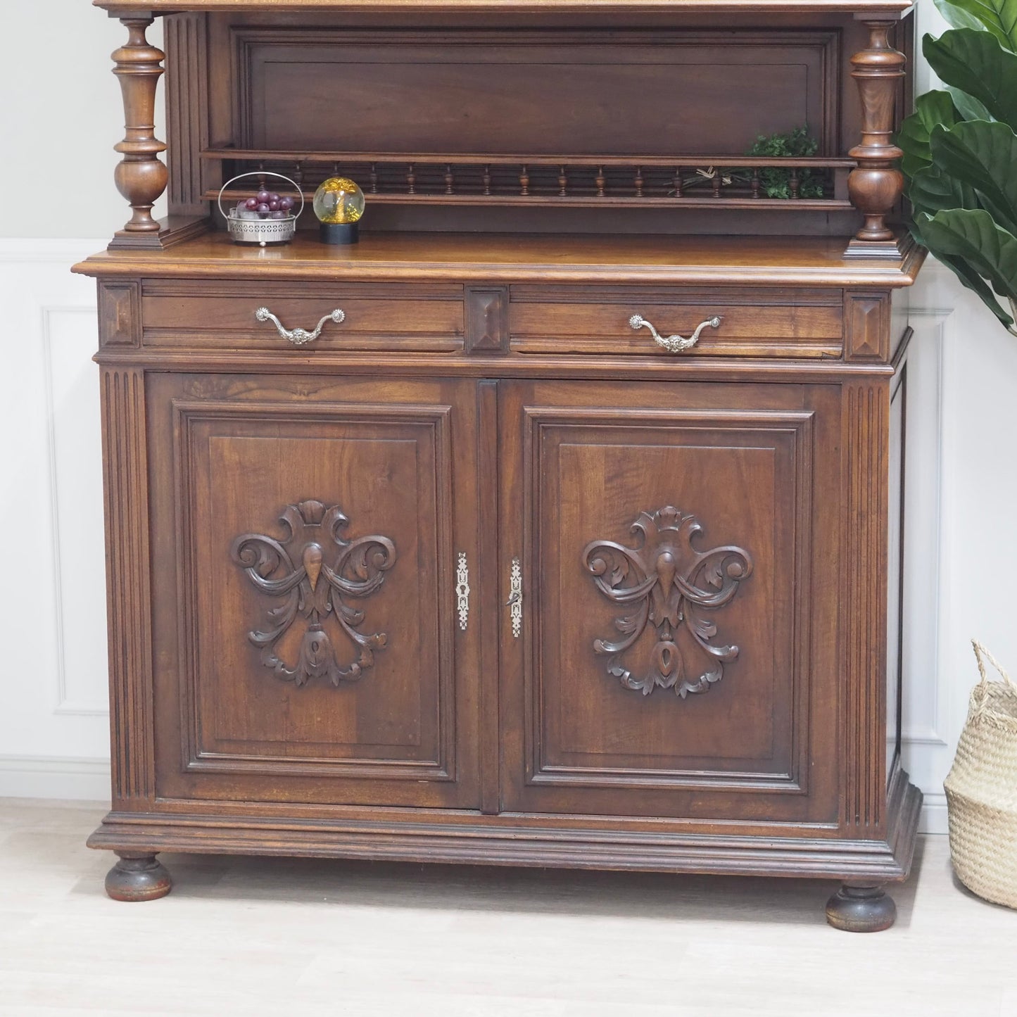 EPOCHE 1890 - Gründerzeit Buffet Kredenz Nussbaum