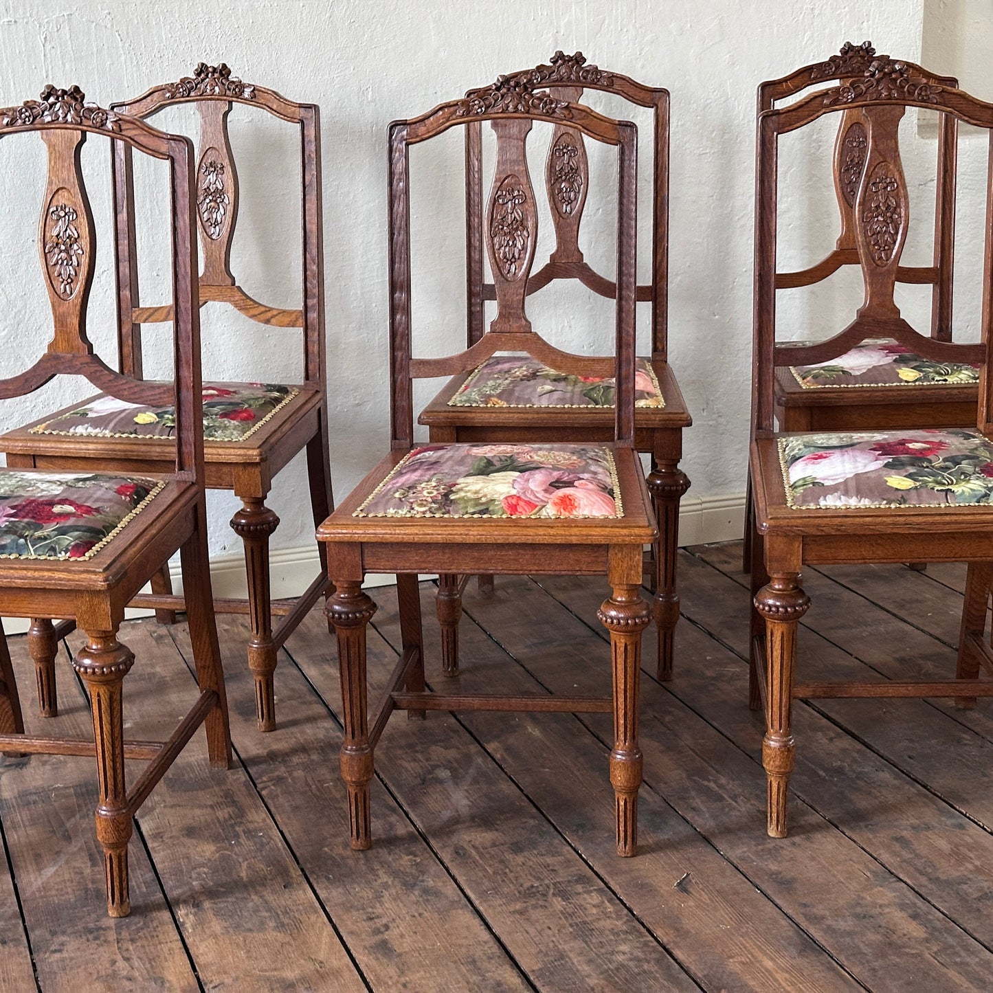 EPOCHE 1900 - Antikes Jugendstil Stuhlset mit neuem Blumenpolster