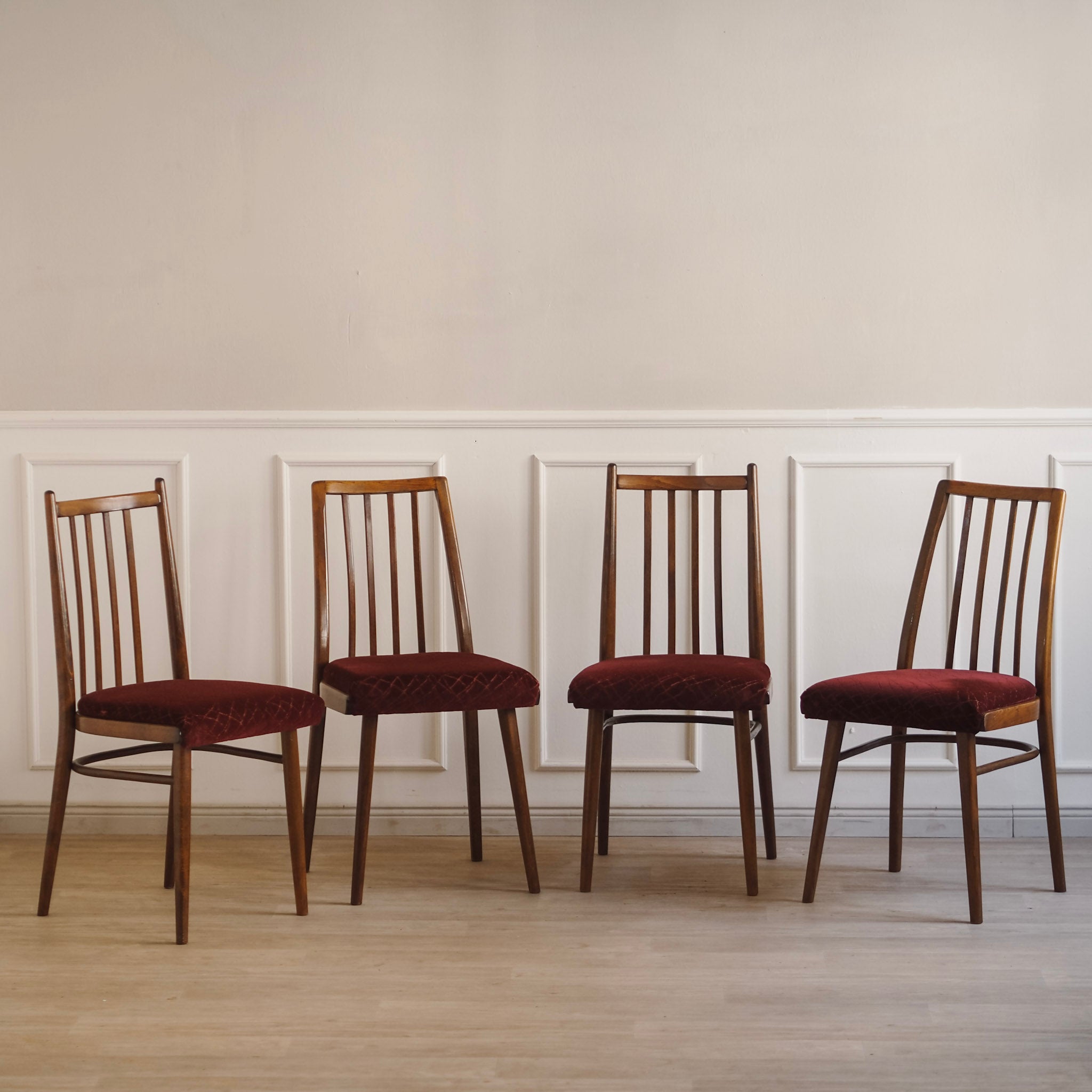 EPOCHE 1960 - Originale Midcentury Stühle, Stuhlset Weinrot