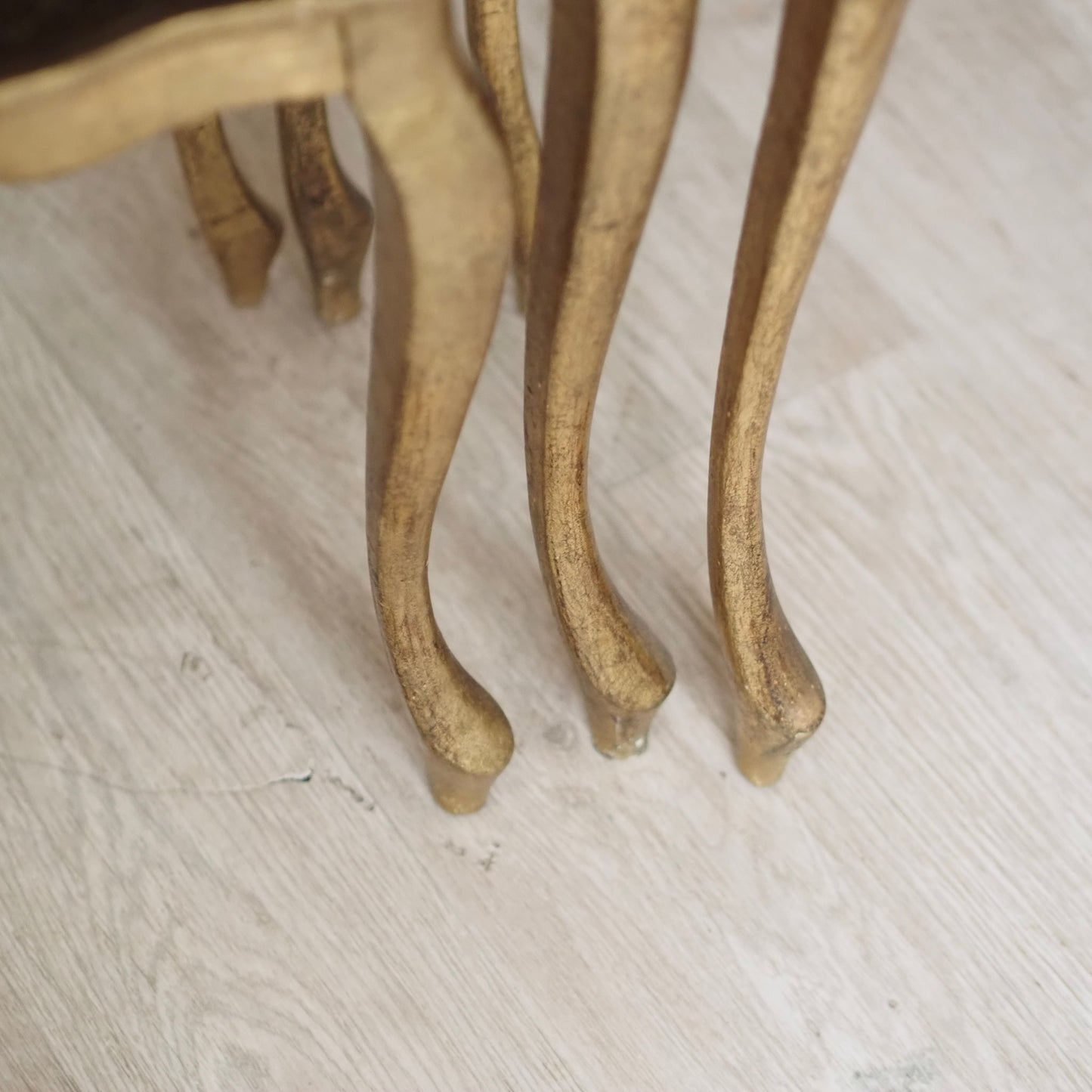 Handbemalte Italienische Vintage Satztische Florentiner Stil, Beistelltisch Set Gold