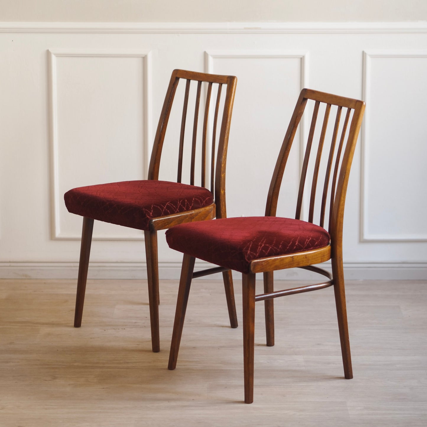 EPOCHE 1960 - Originale Midcentury Stühle, Stuhlset Weinrot