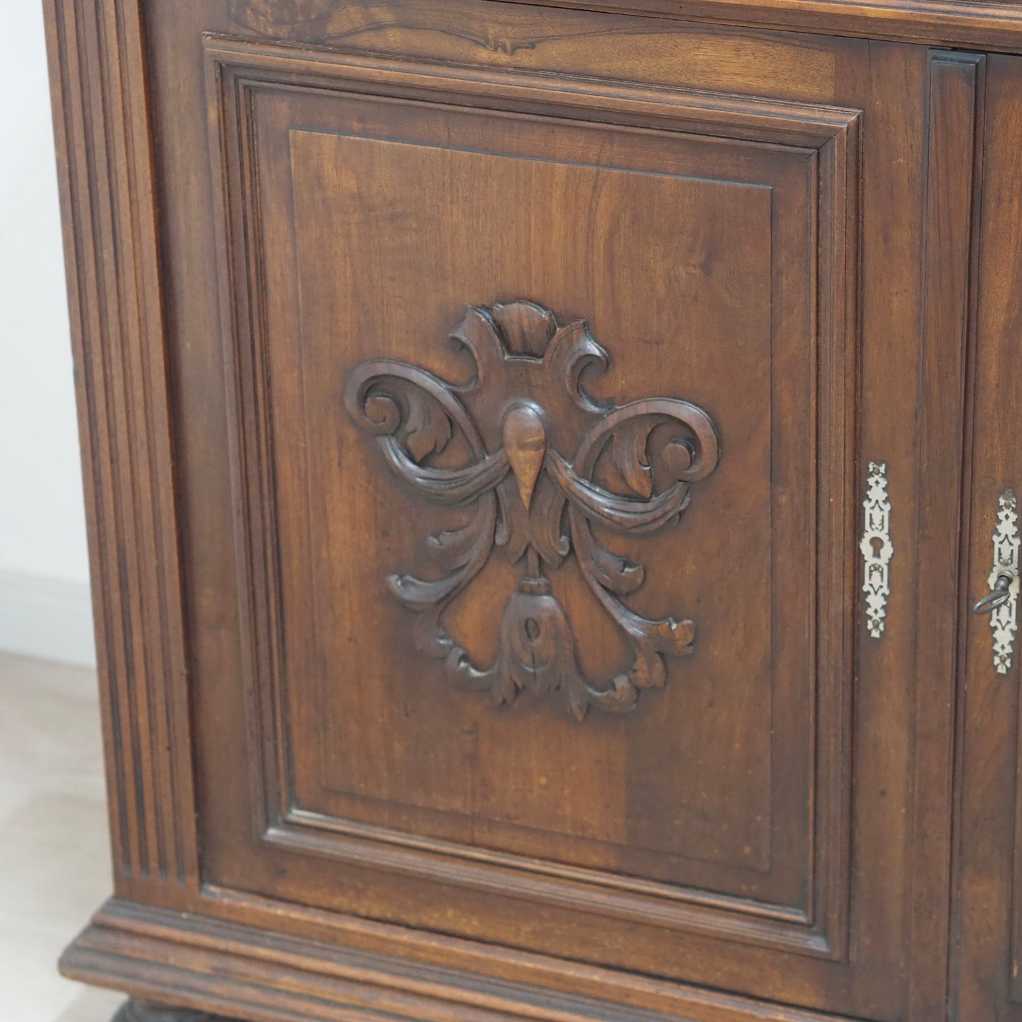 EPOCHE 1890 - Gründerzeit Buffet Kredenz Nussbaum