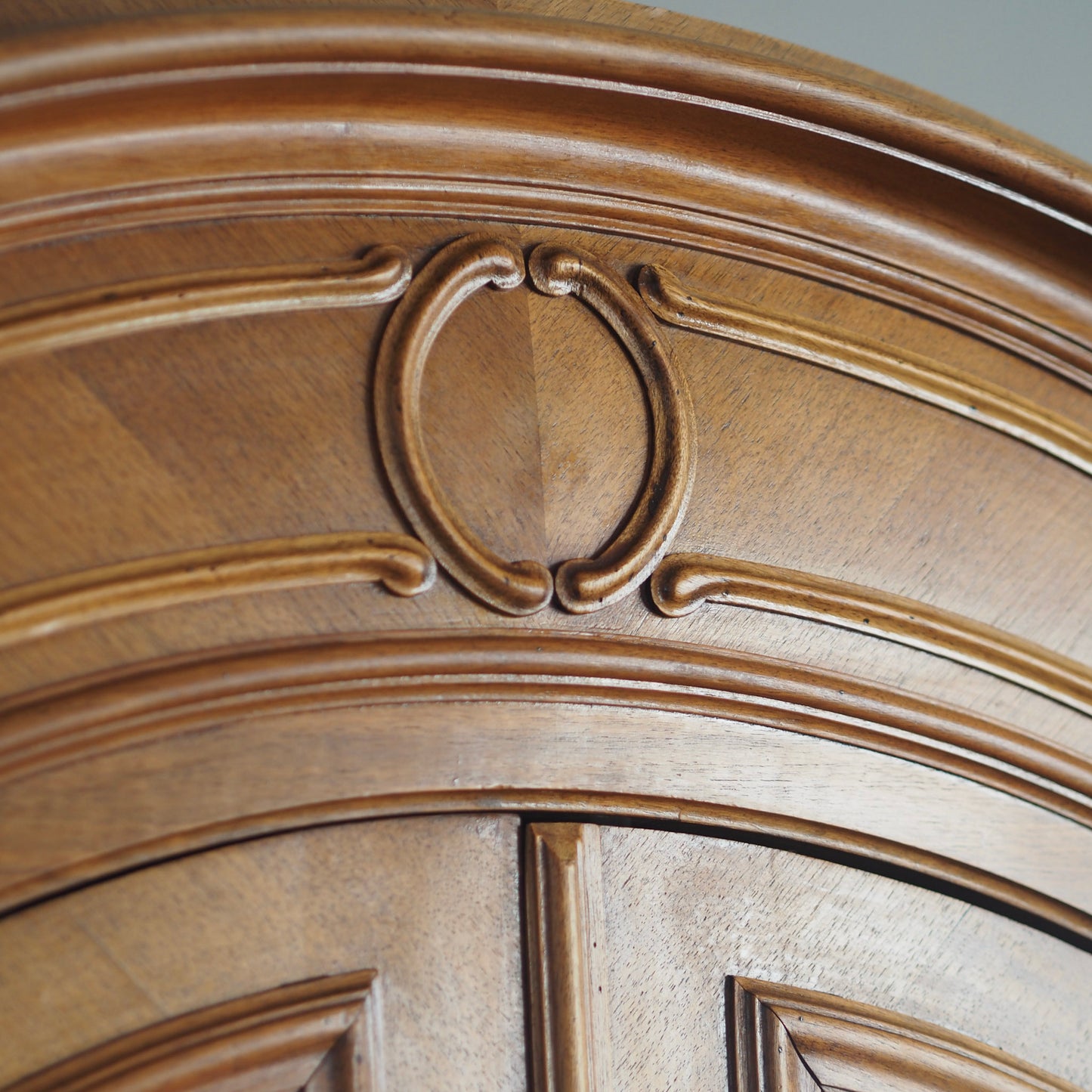 EPOCHE 1890 - Antiker französischer Spiegelschrank im Louis XV Stil