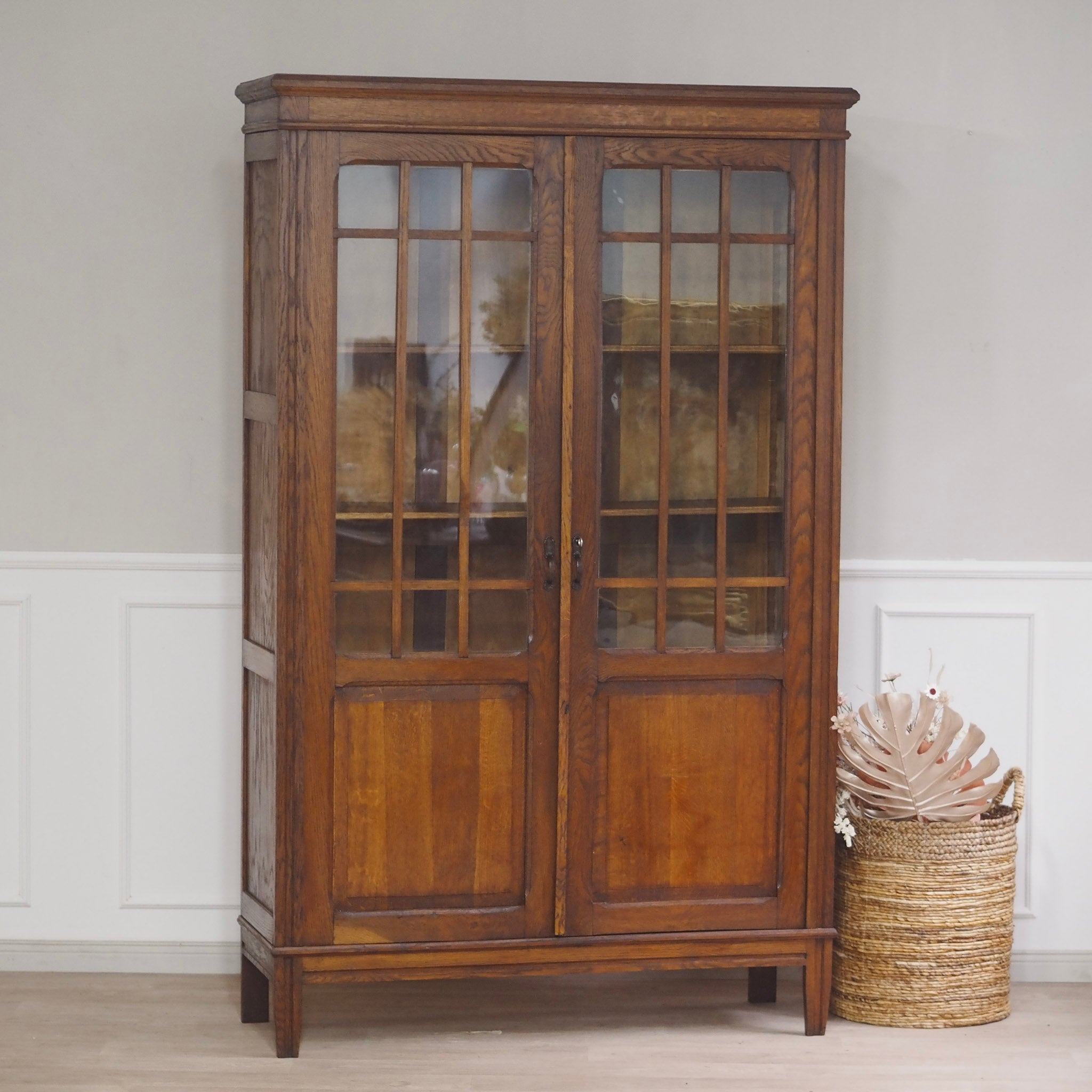 EPOCHE 1900 - Antike Gründerzeit Vitrine mit Sprossenverglasung, Bücherschrank