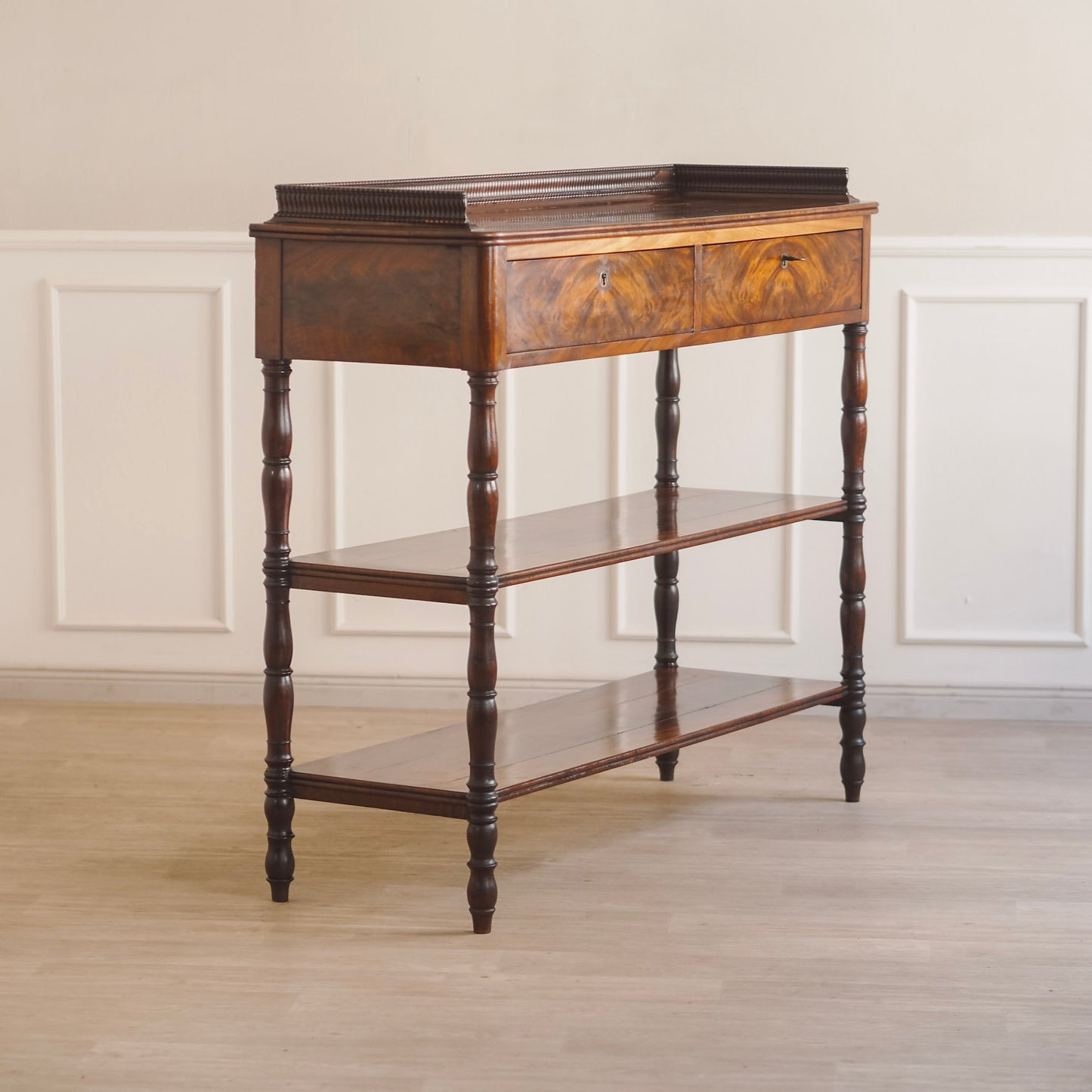 EPOCHE 1890 - Französicher Mahagoni Konsolentisch Etagere