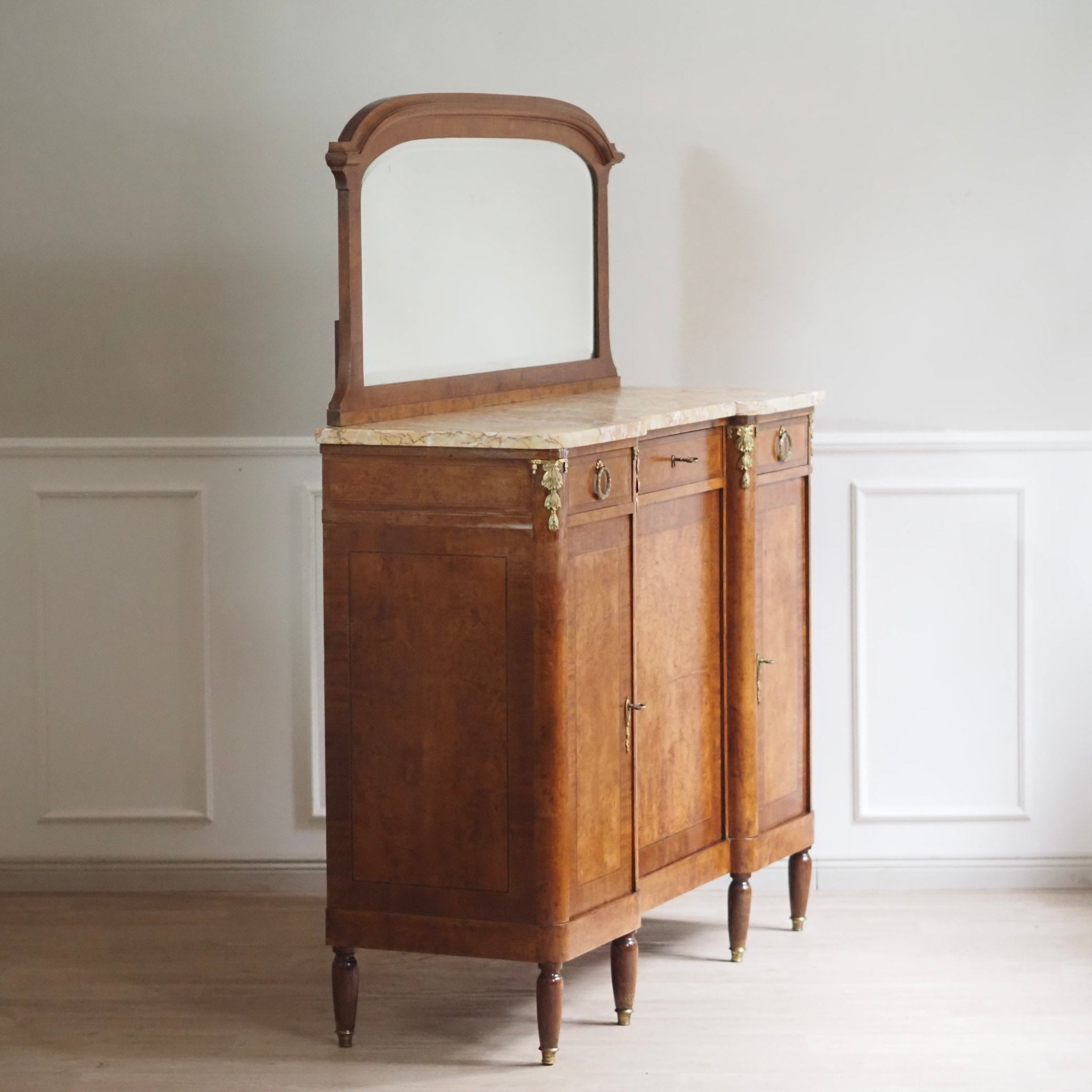 EPOCHE 1890 - Antikes Buffet mit Marmor und Spiegel, Kommode Louis Seize Stil