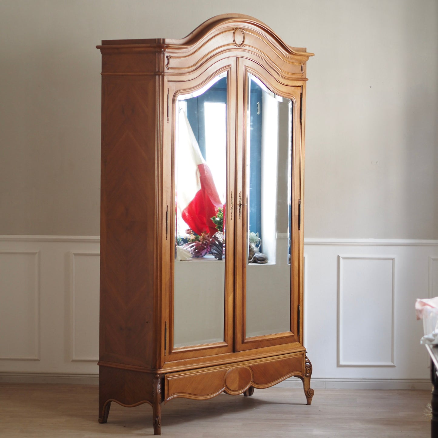 EPOCHE 1890 - Antiker französischer Spiegelschrank im Louis XV Stil
