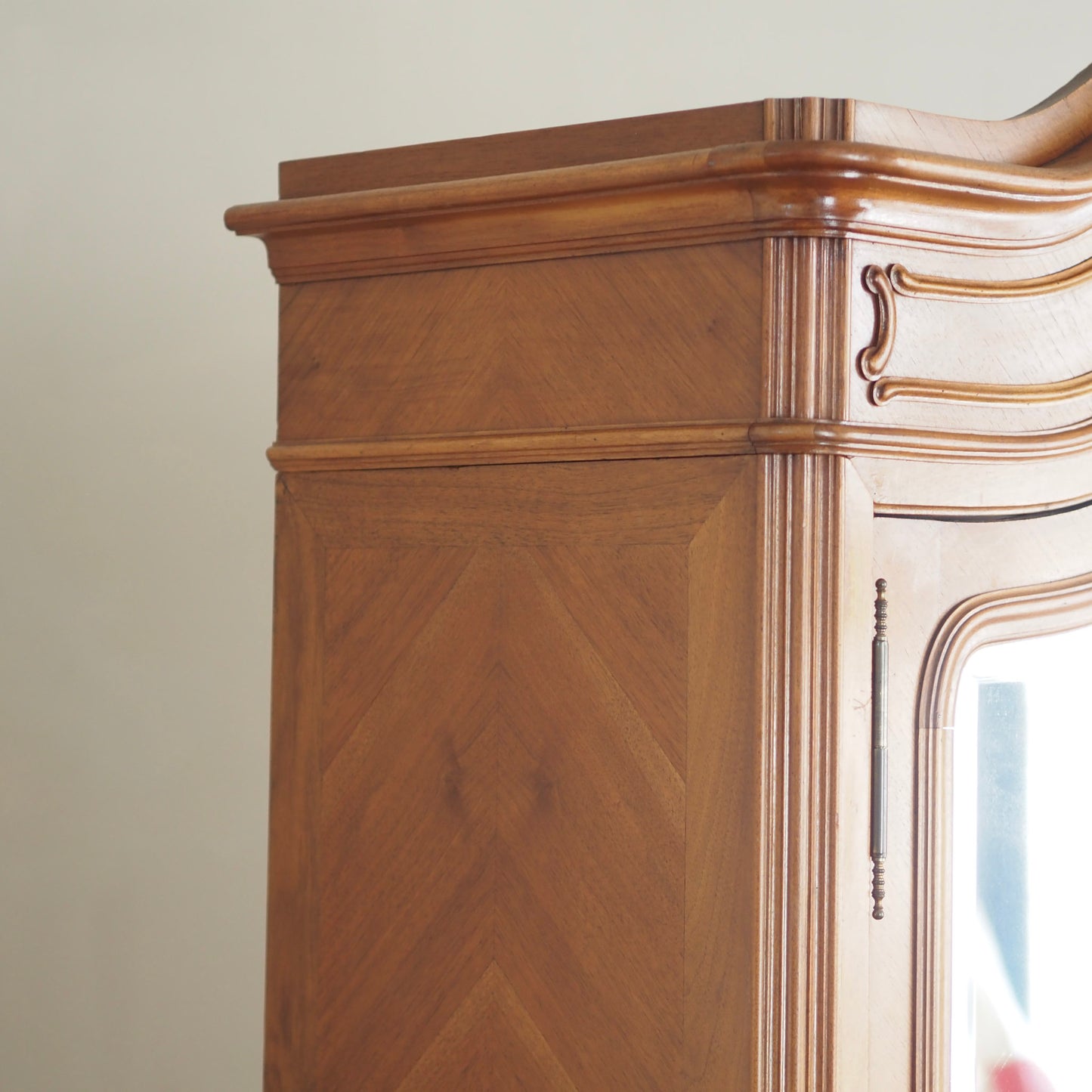 EPOCHE 1890 - Antiker französischer Spiegelschrank im Louis XV Stil