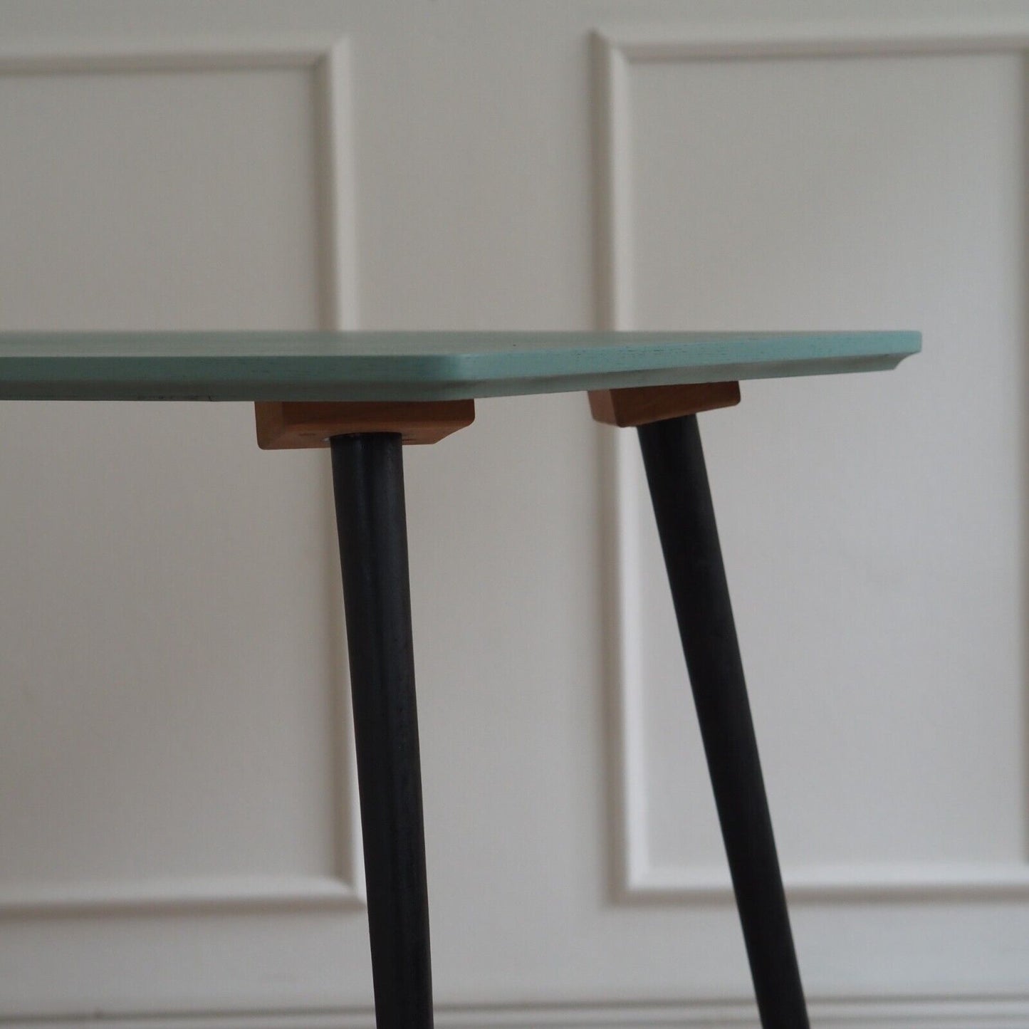 EPOCHE 1960 Beistelltisch Midcentury Design Mintgrün Sofatisch skandinavisch