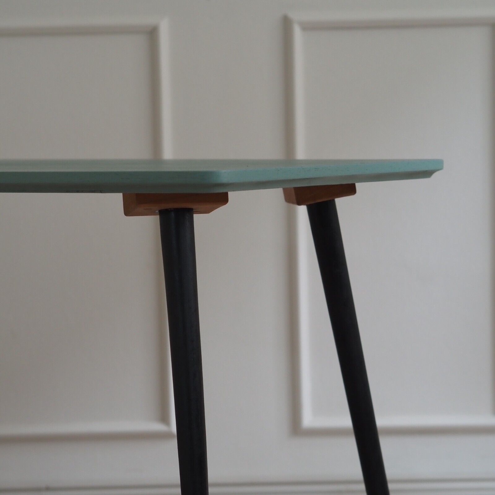 EPOCHE 1960 Beistelltisch Midcentury Design Mintgrün Sofatisch skandinavisch