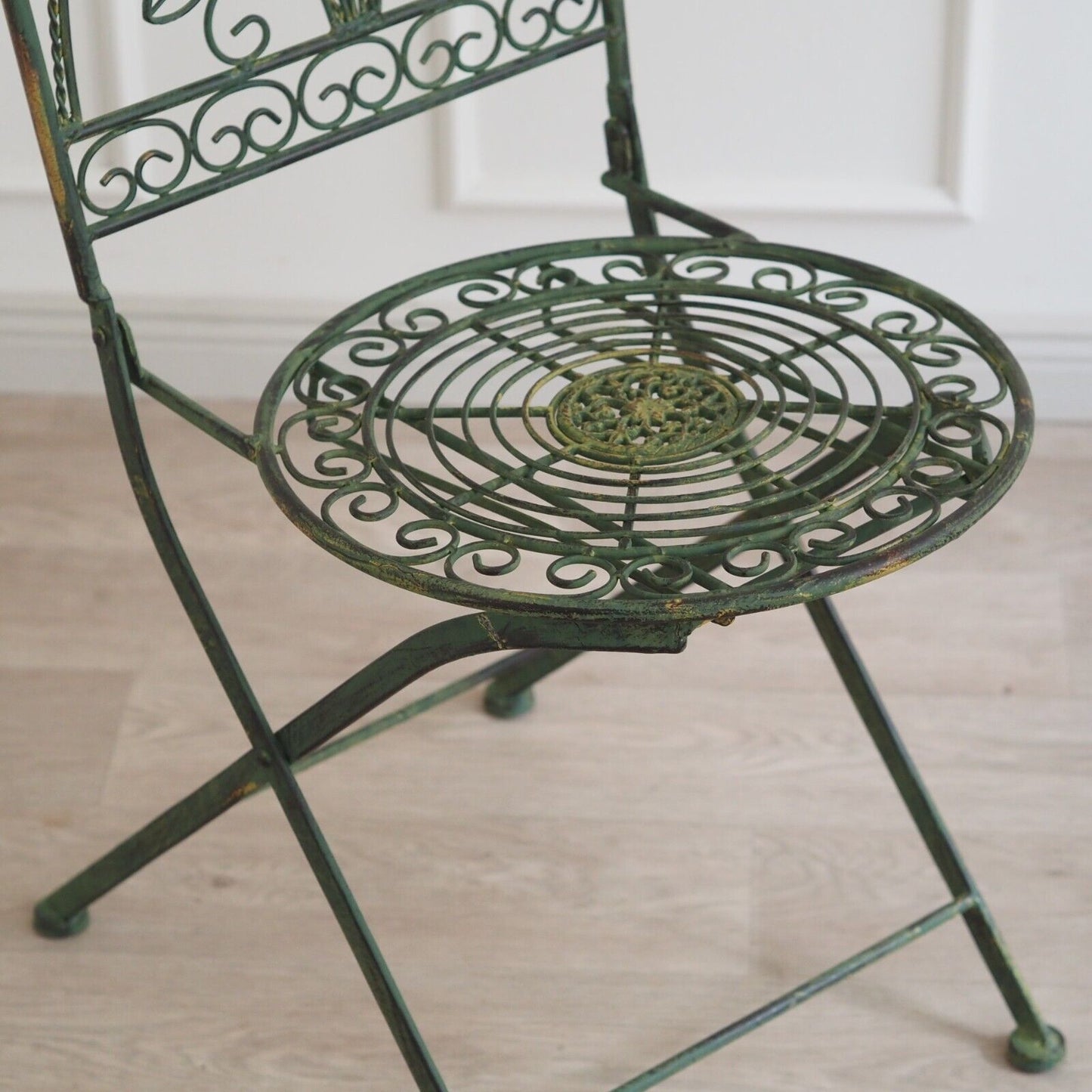 VINTAGE klappbarer Gartenstuhl Metall grün Antik Terrasse Jugendstil Bistrostuhl