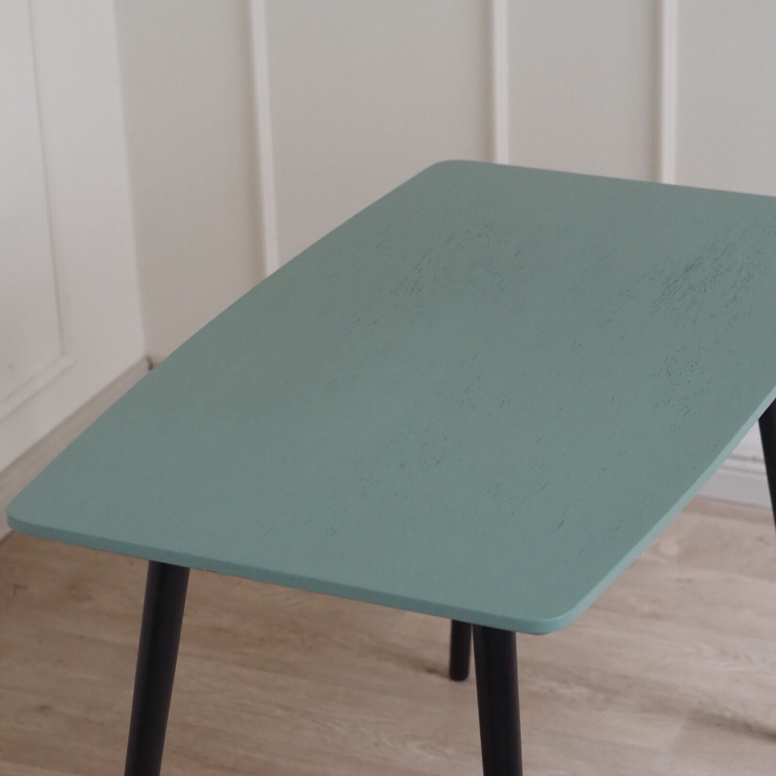 EPOCHE 1960 Beistelltisch Midcentury Design Mintgrün Sofatisch skandinavisch