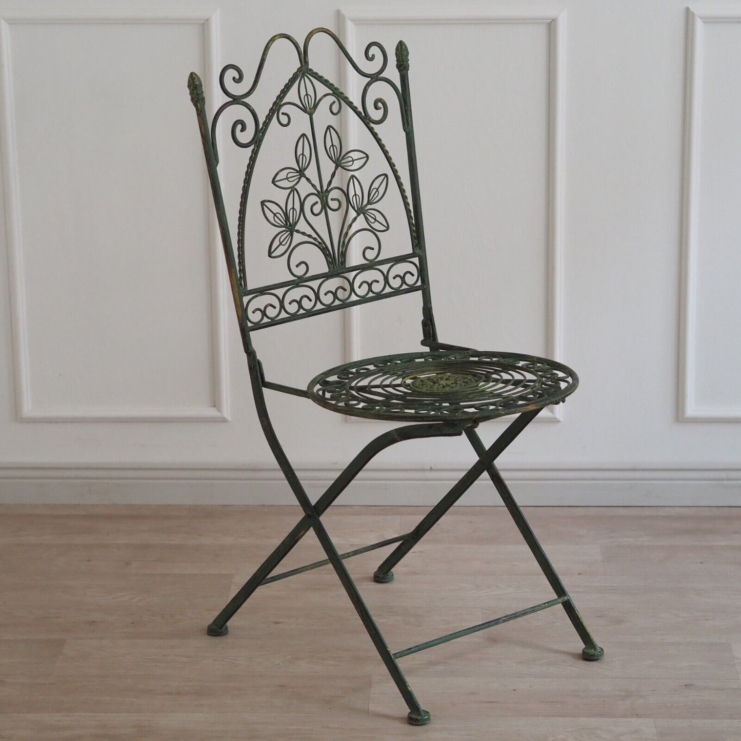 VINTAGE klappbarer Gartenstuhl Metall grün Antik Terrasse Jugendstil Bistrostuhl