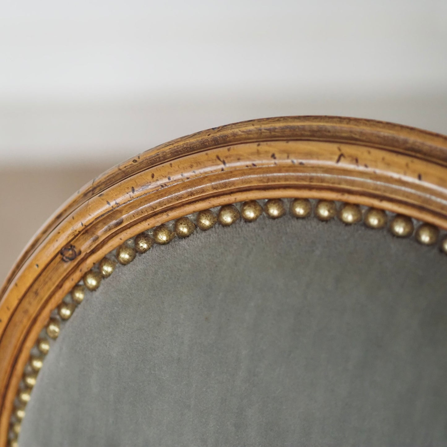 EPOCHE 1890 - Französische Louis XVI Sessel mit graugrünem Samt, Set