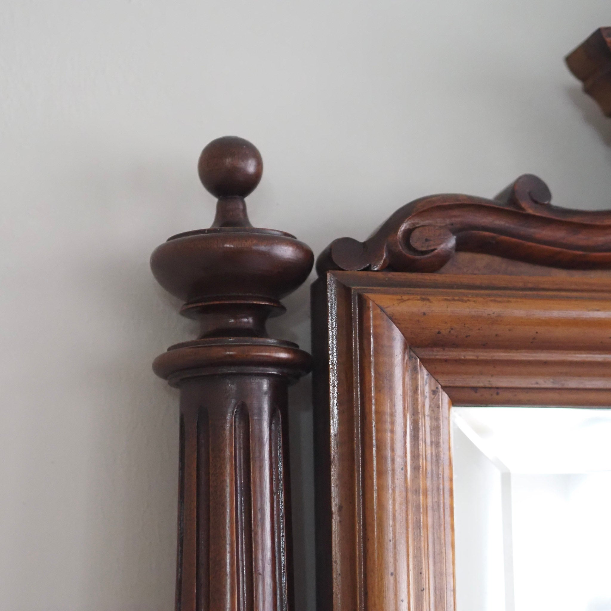 EPOCHE 1880 - Antike Spiegelkommode mit weißem Marmor aus der Gründerzeit