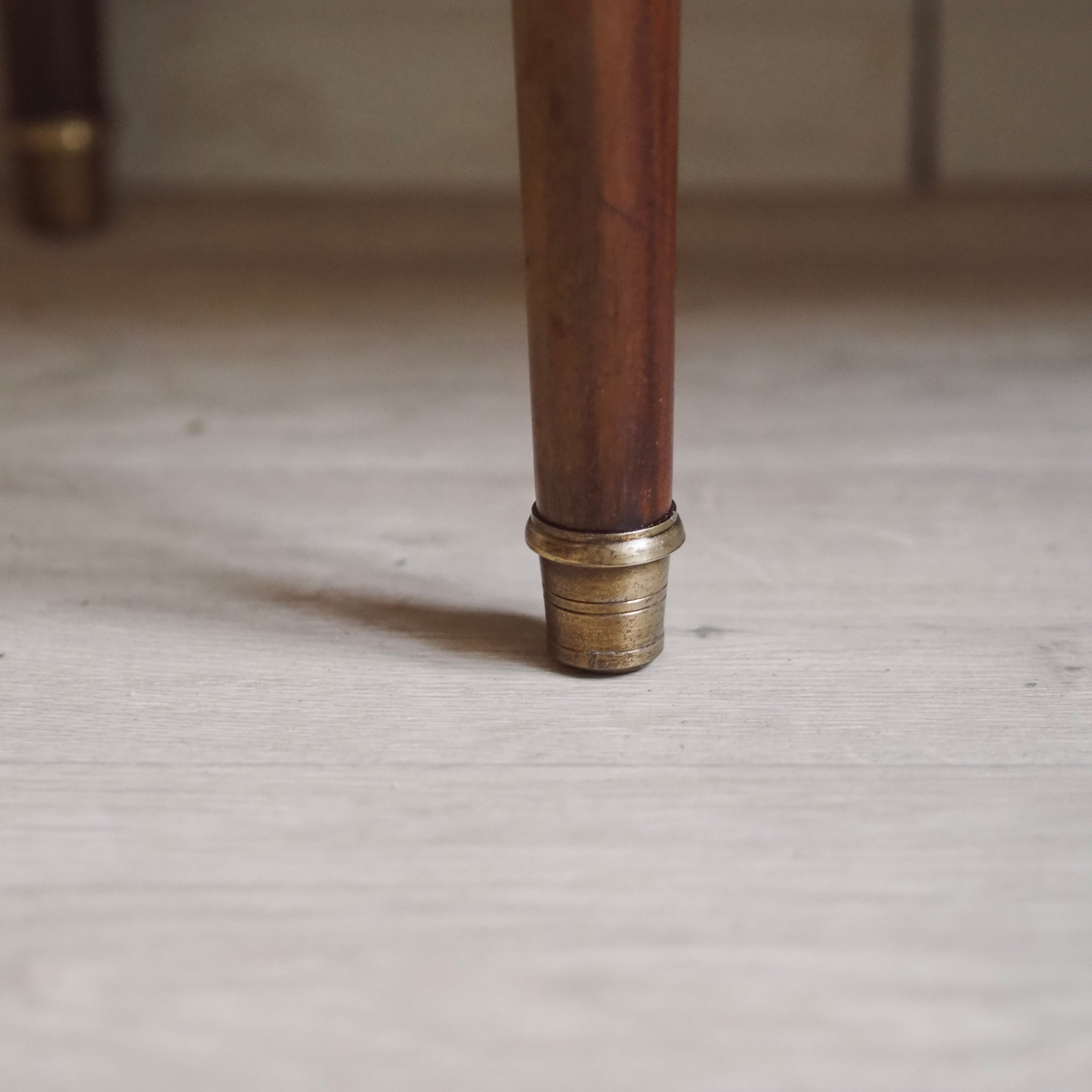 EPOCHE 1890 - Französischer Mahagoni Konsolentisch mit Marmor - Louis XVI Stil