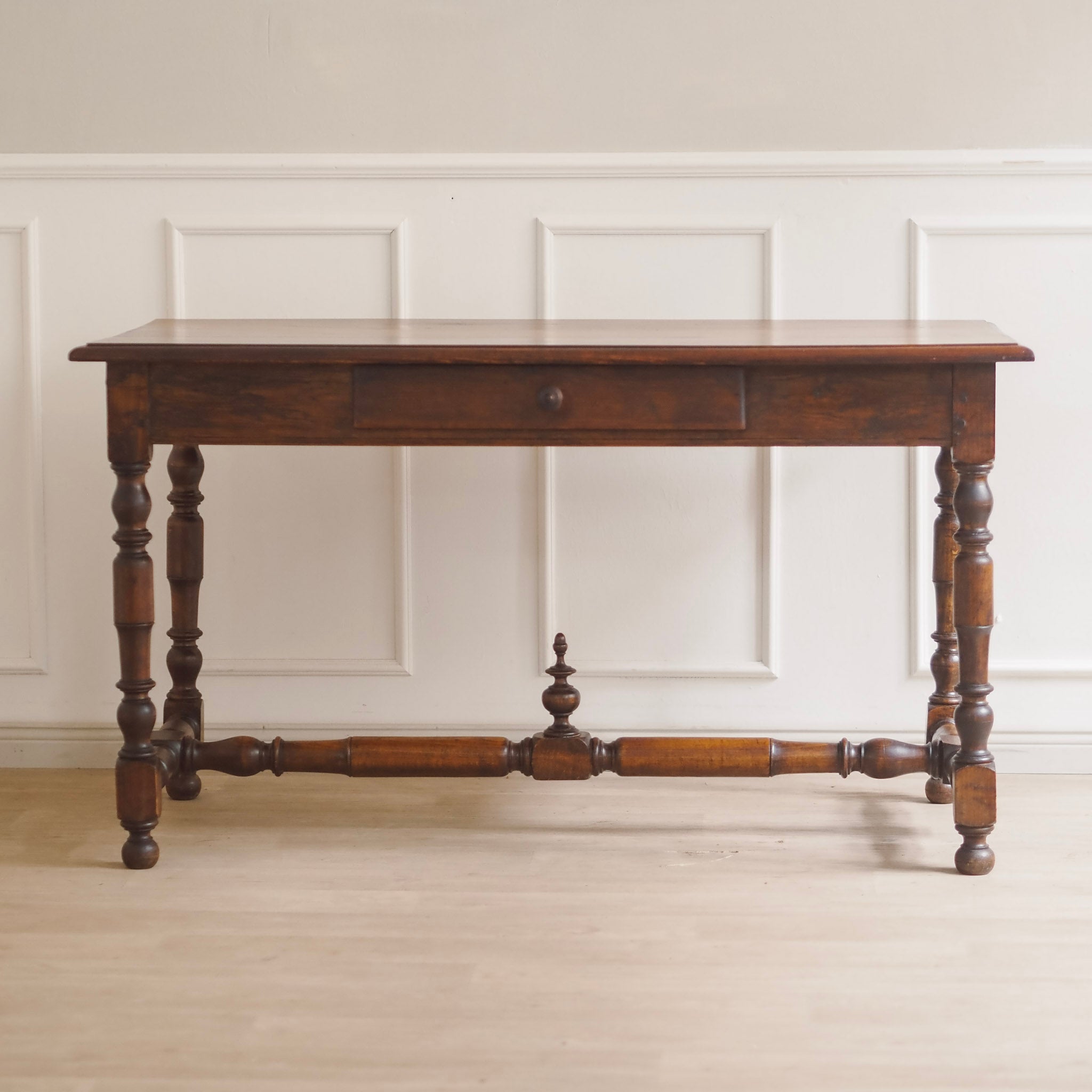 EPOCHE 1890 - Antiker Schreib- Esstisch mit gedrechseltem Gestell