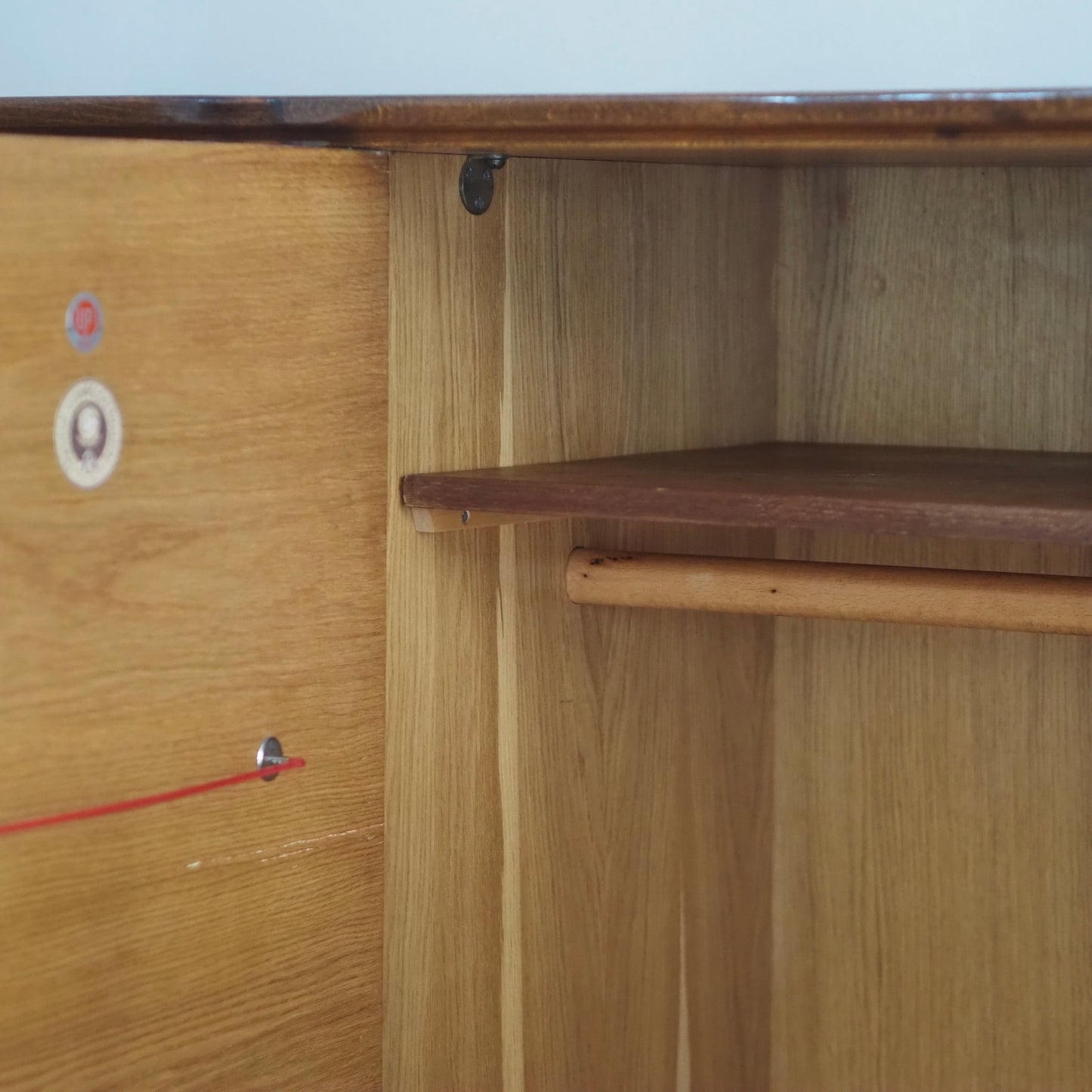 EPOCHE 1950 - Großer Mid Century Kleiderschrank 3-türig sanft geschwungen