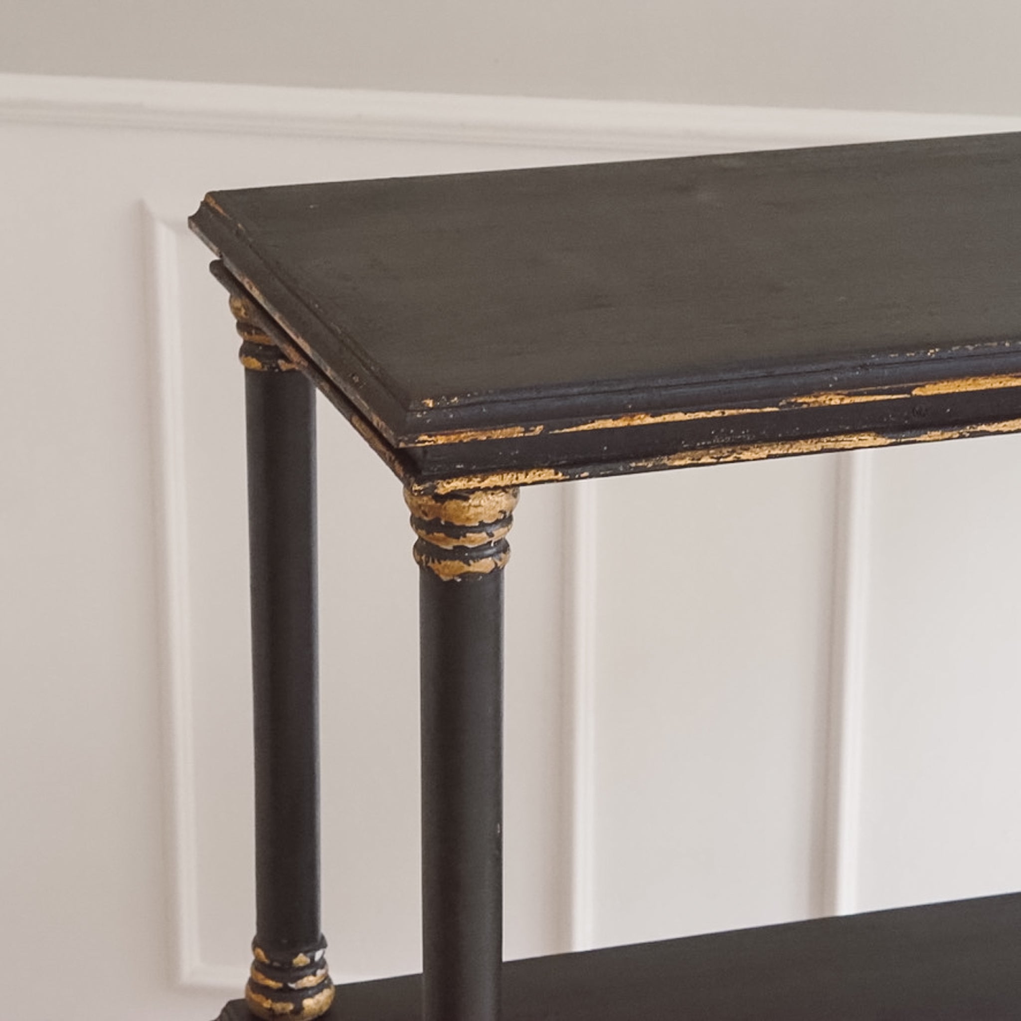 Stilvolles Etagerenregal in schwarz gold - NEU - reproduziert im antiken Stil, Holz