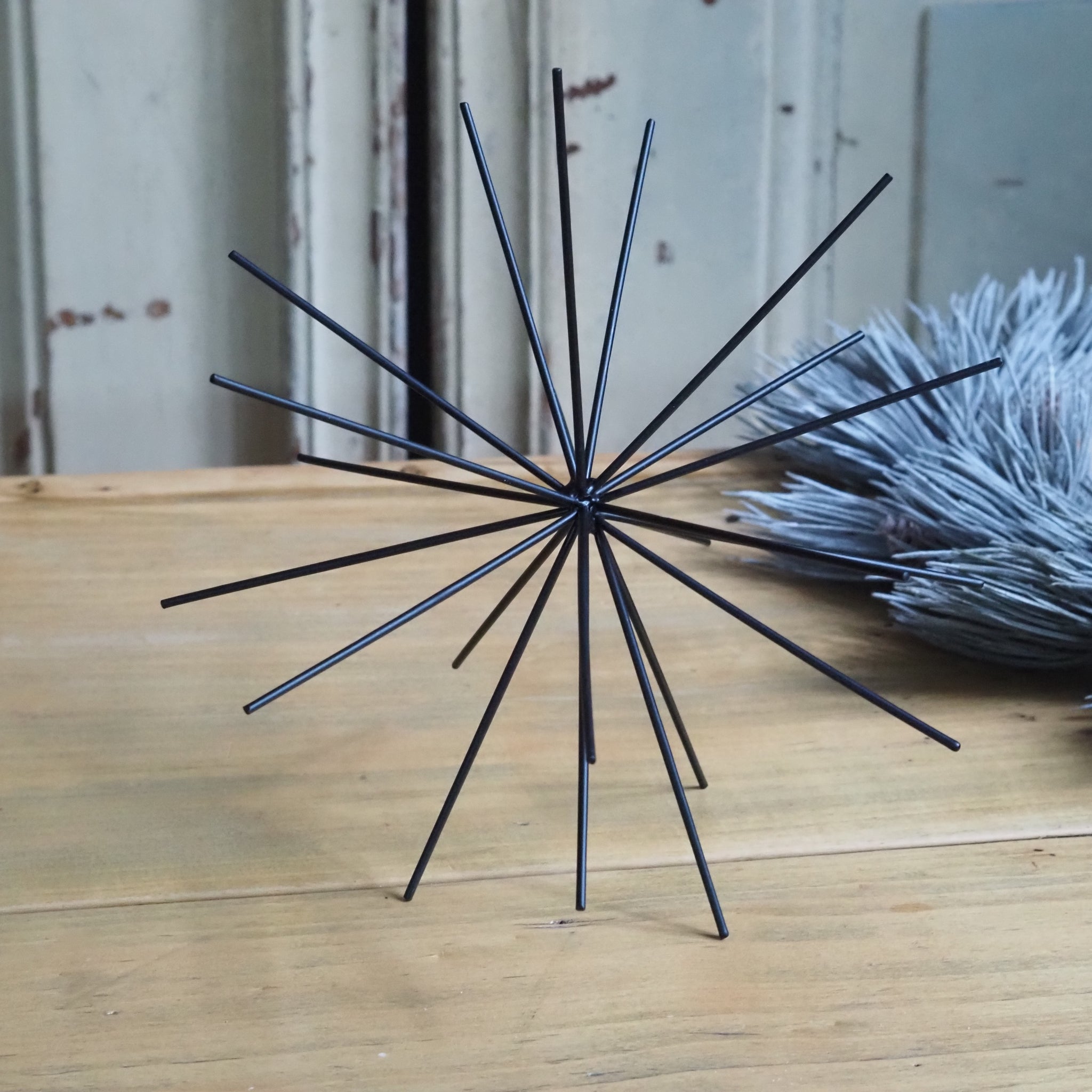 DECOR - NEW - Minimalistische Metallskulptur