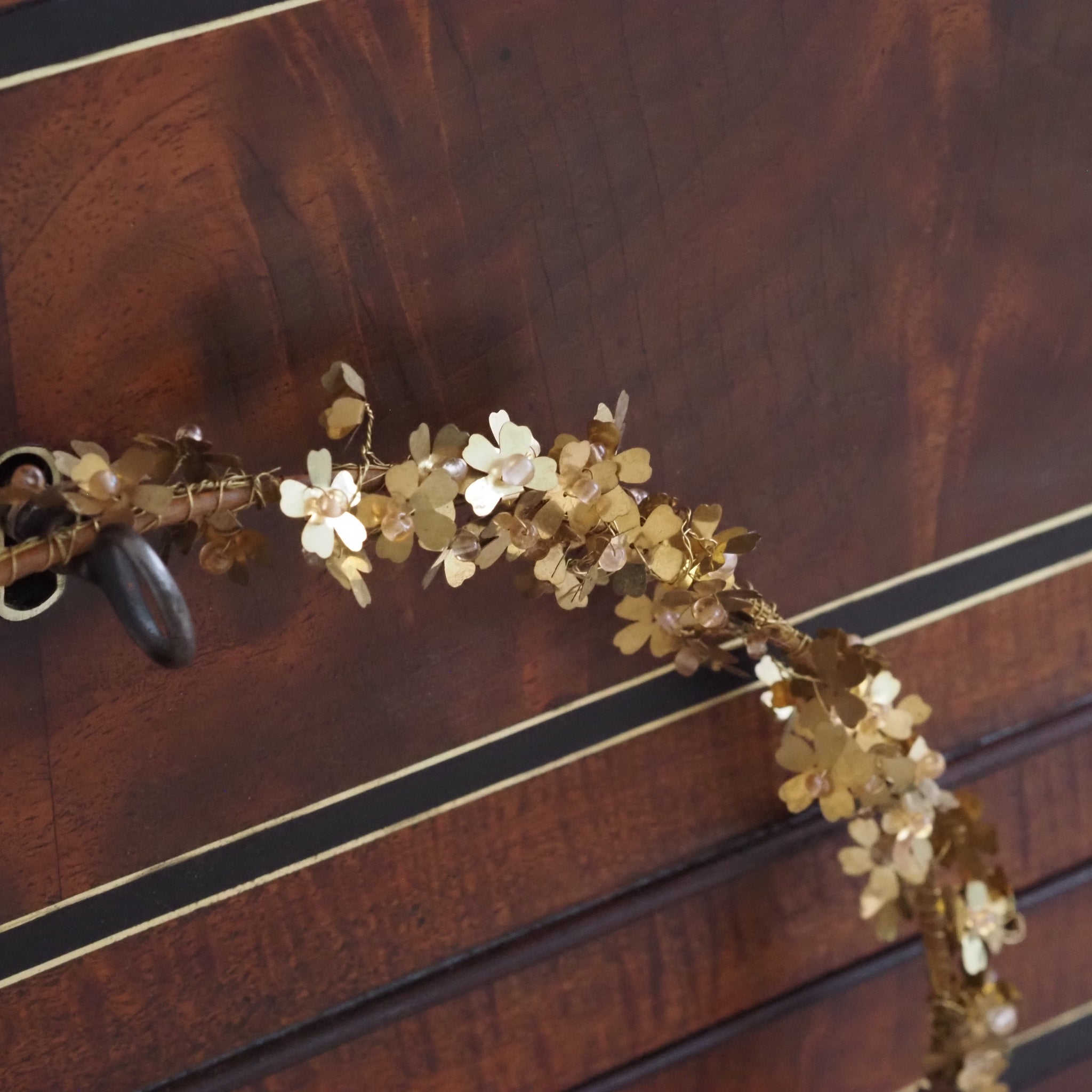 SAISON-DECOR Metallblüten Kranz