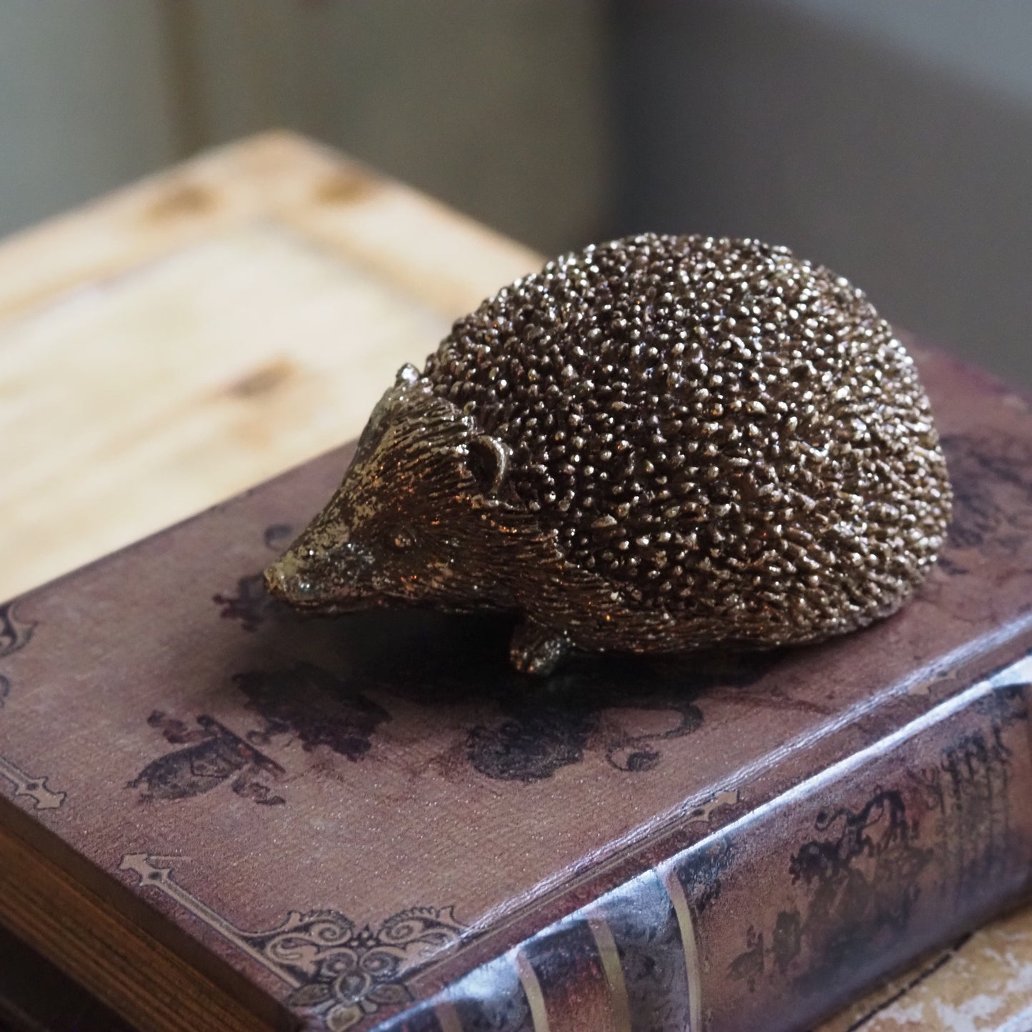 DECOR - NEW - Goldene Igel Deko