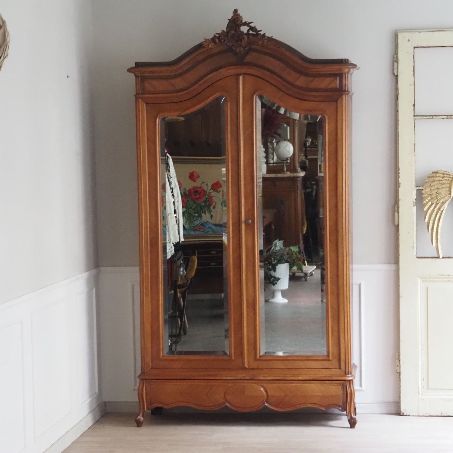 EPOCHE 1890 Kleiderschrank