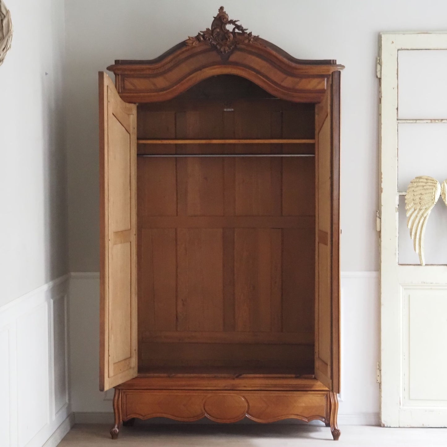 EPOCHE 1890 Kleiderschrank