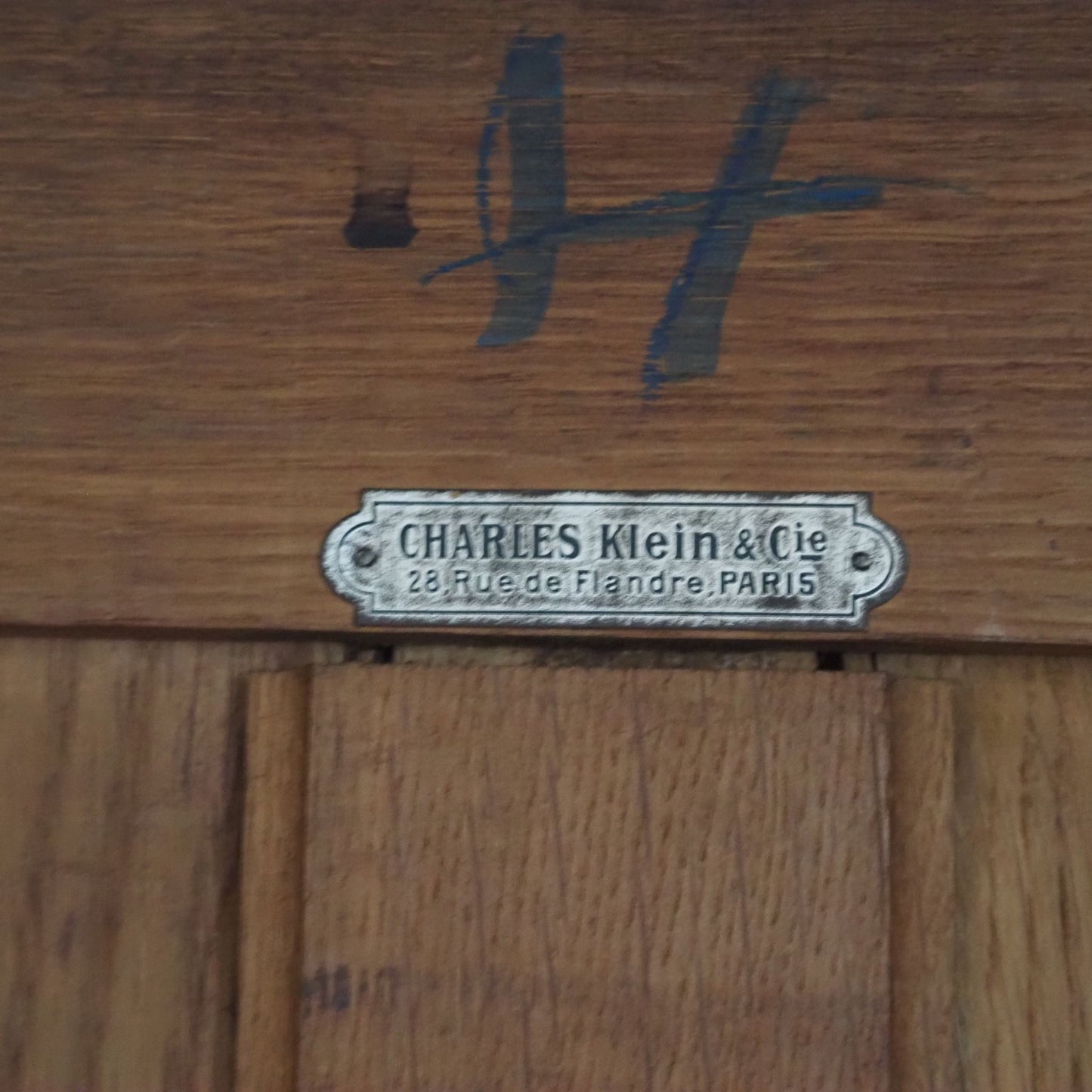 EPOCHE 1890 Kleiderschrank