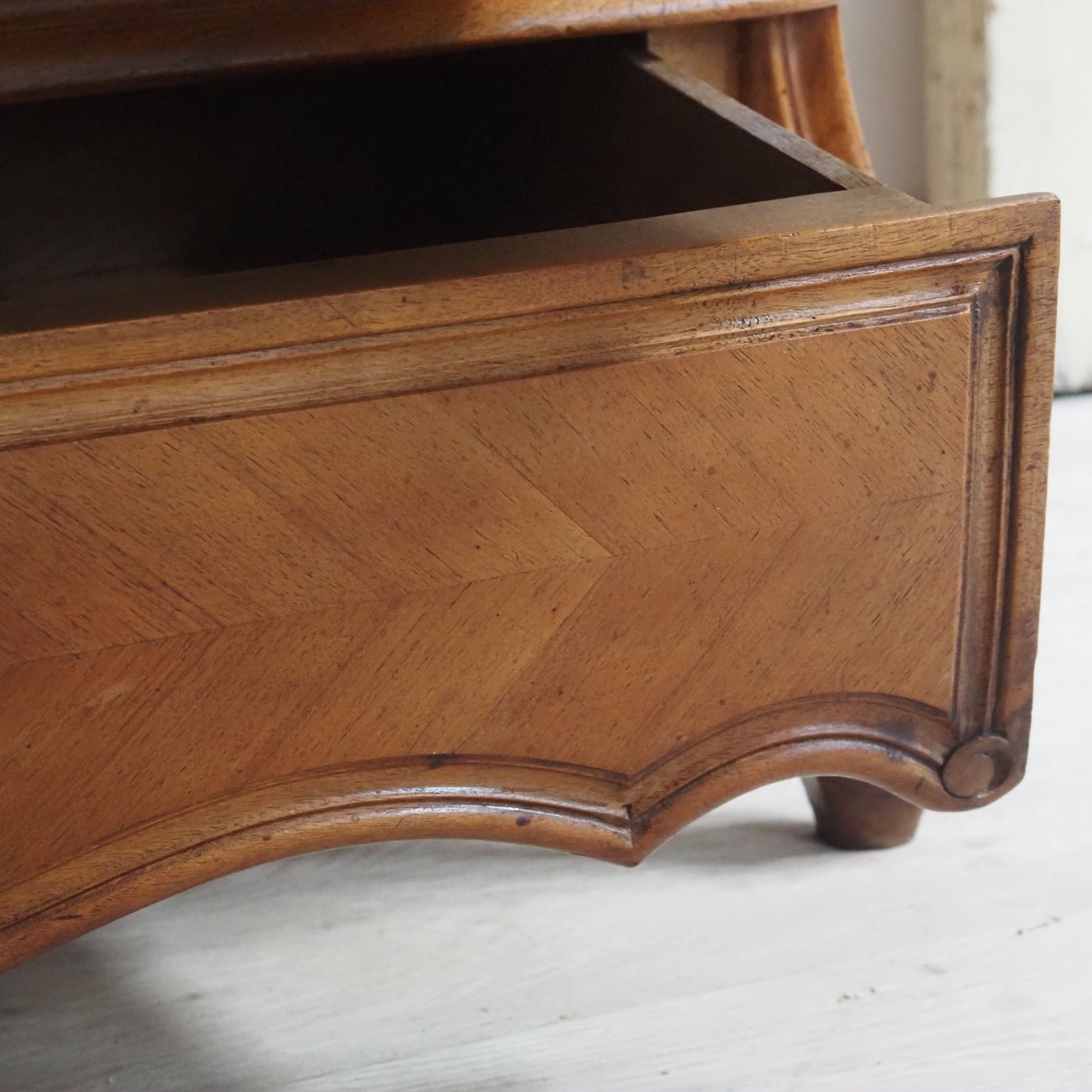EPOCHE 1890 Kleiderschrank