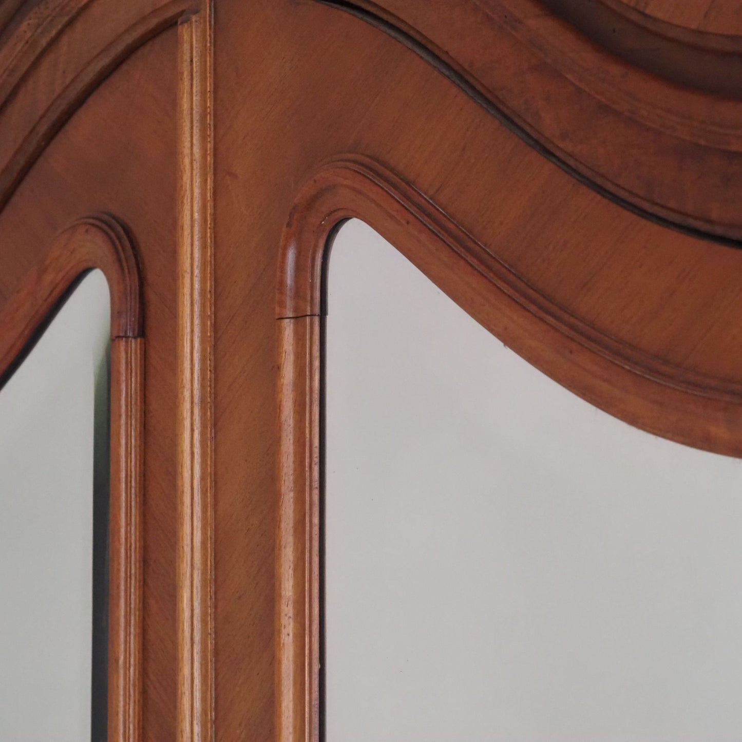 EPOCHE 1890 Kleiderschrank