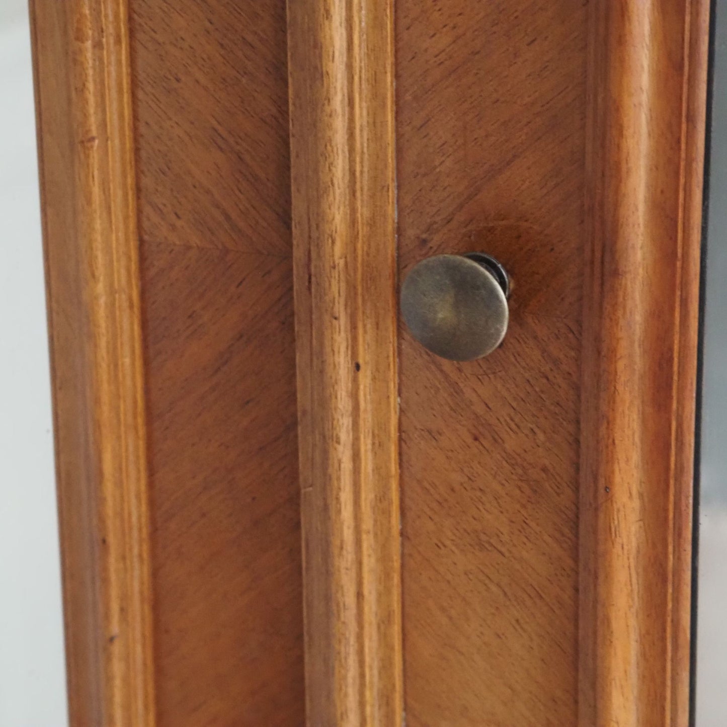 EPOCHE 1890 Kleiderschrank