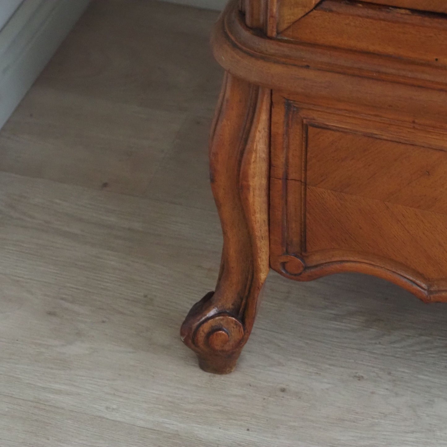 EPOCHE 1890 Kleiderschrank