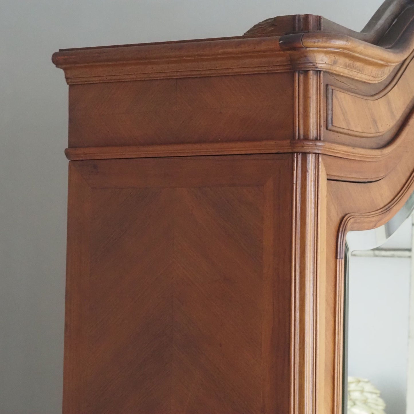 EPOCHE 1890 Kleiderschrank