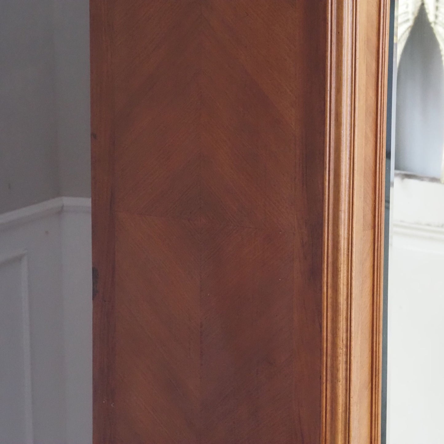 EPOCHE 1890 Kleiderschrank