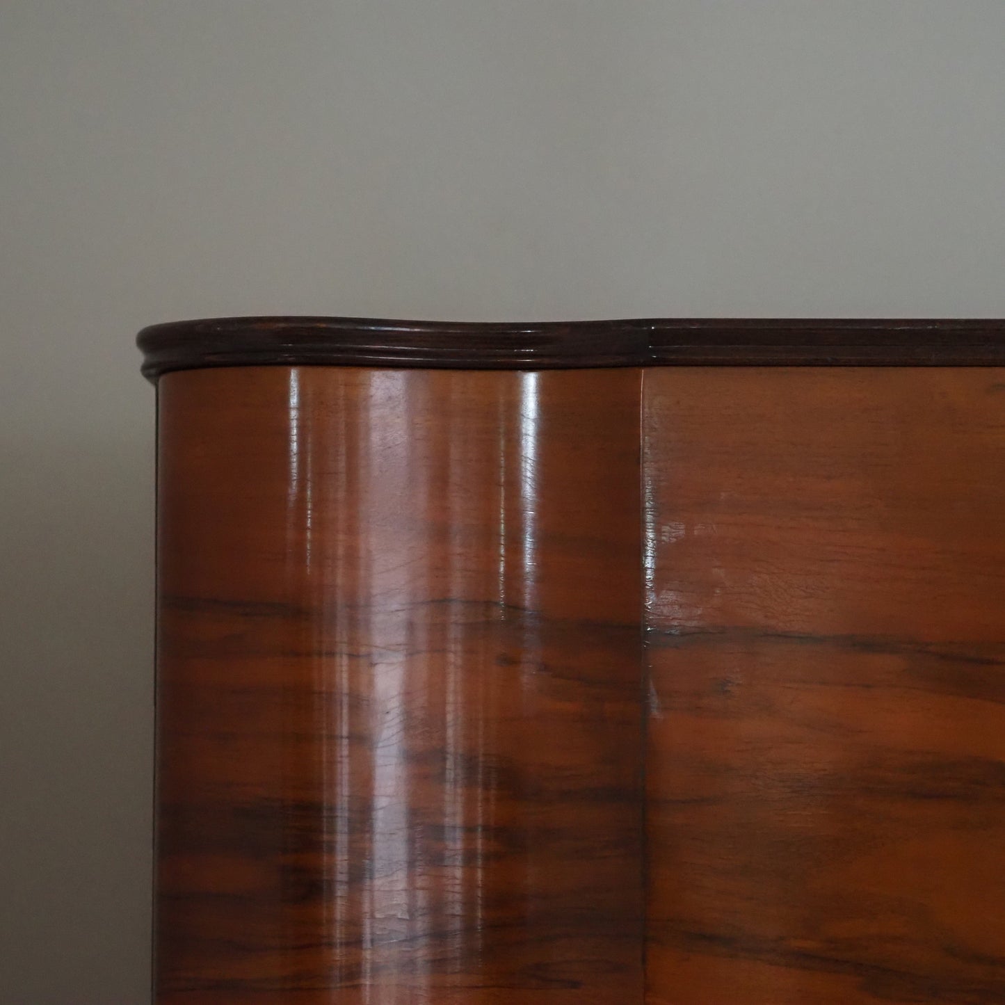 EPOCHE 1950 - Mid-Century Art Deco Kleiderschrank