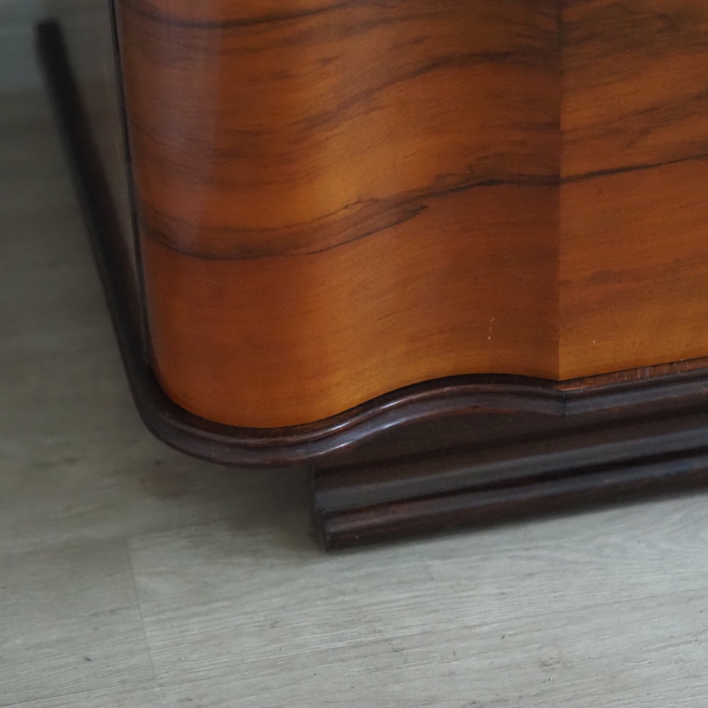 EPOCHE 1950 - Mid-Century Art Deco Kleiderschrank