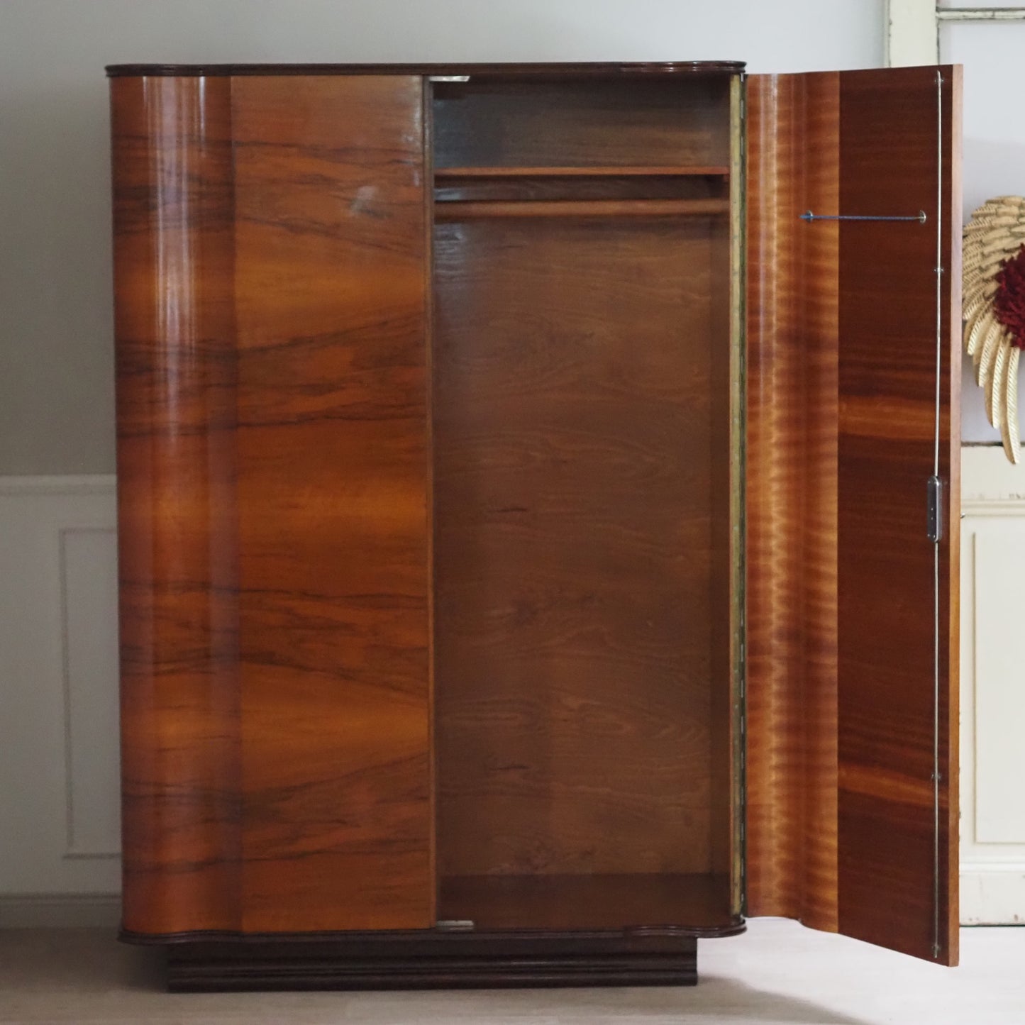 EPOCHE 1950 - Mid-Century Art Deco Kleiderschrank