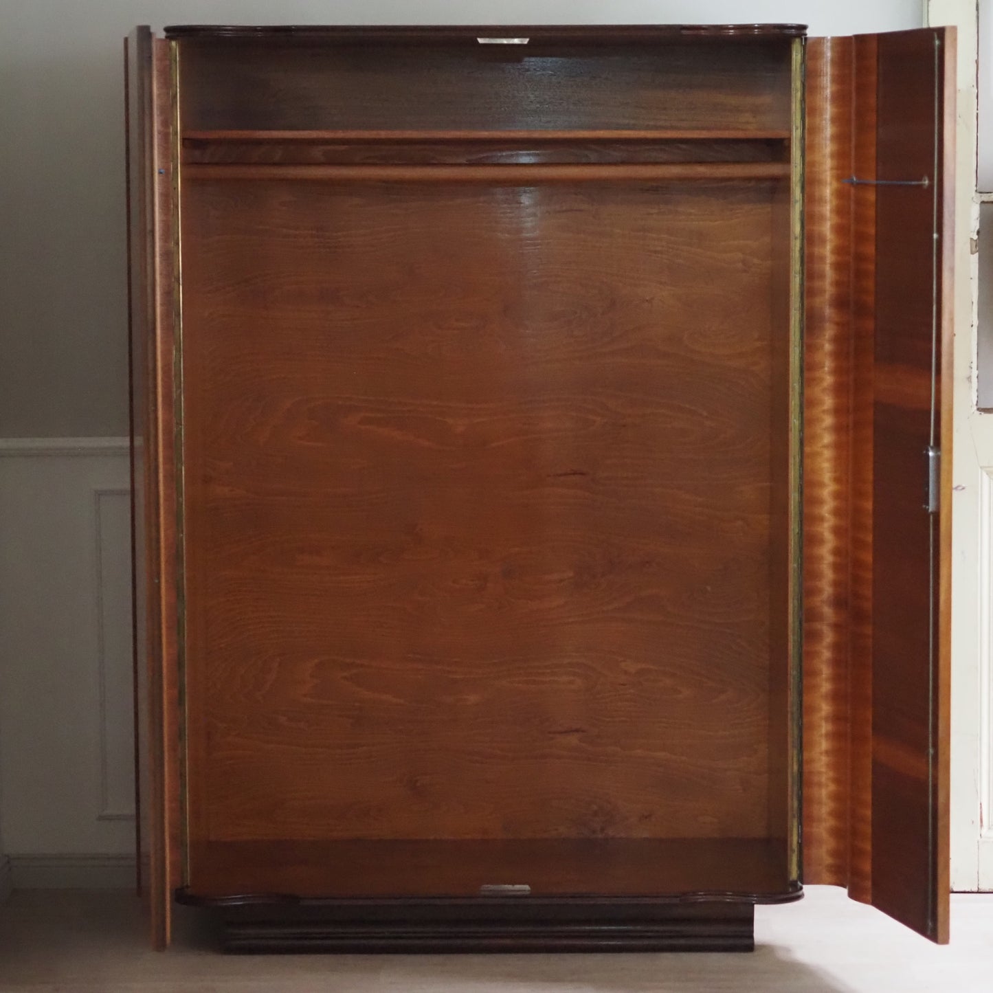 EPOCHE 1950 - Mid-Century Art Deco Kleiderschrank