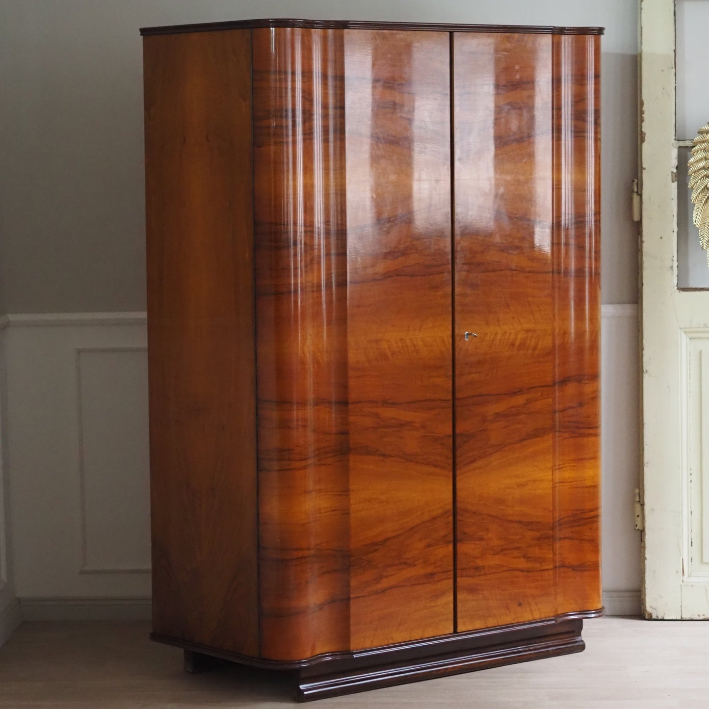 EPOCHE 1950 - Mid-Century Art Deco Kleiderschrank