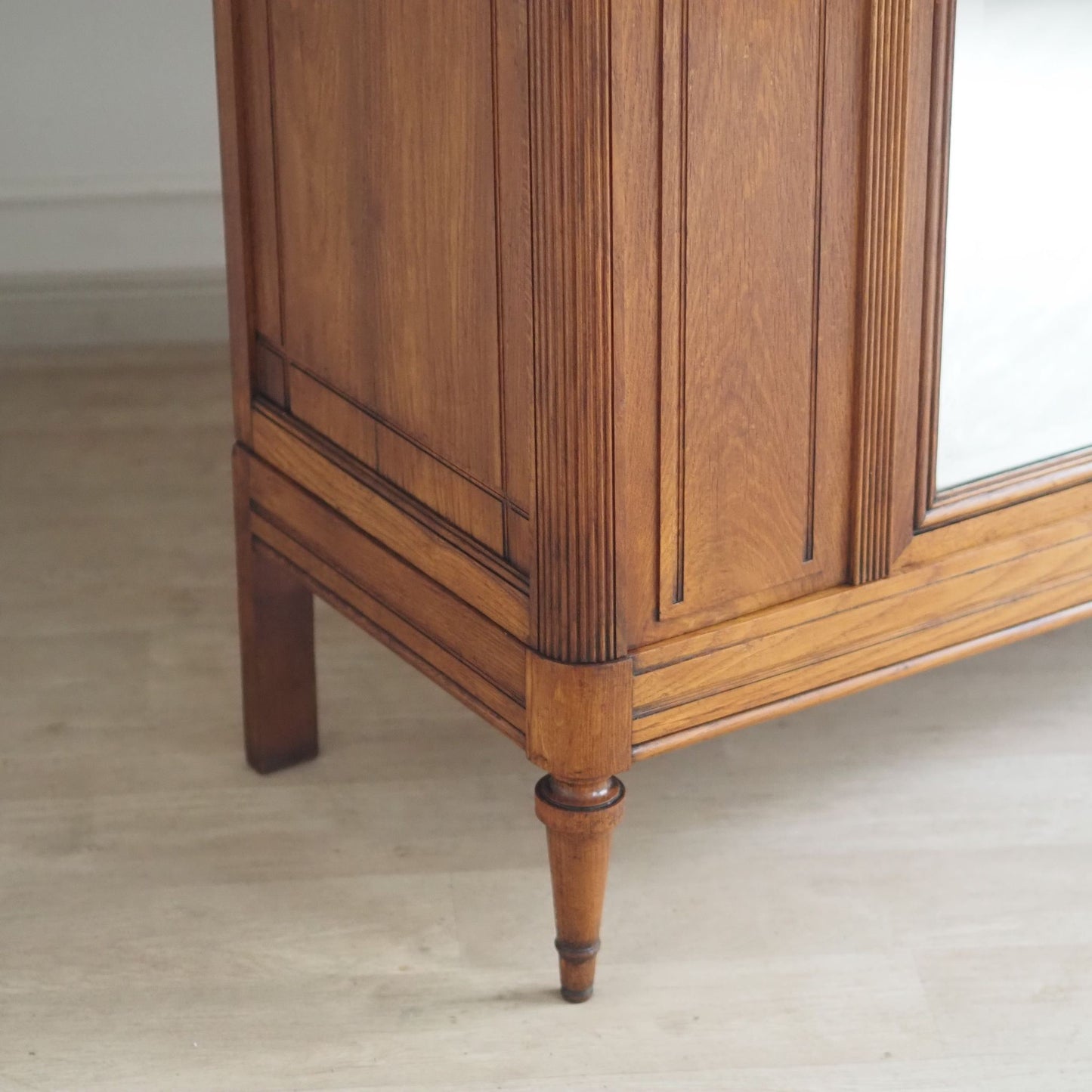 EPOCHE 1890 - Französischer Kleiderschrank mit Spiegel