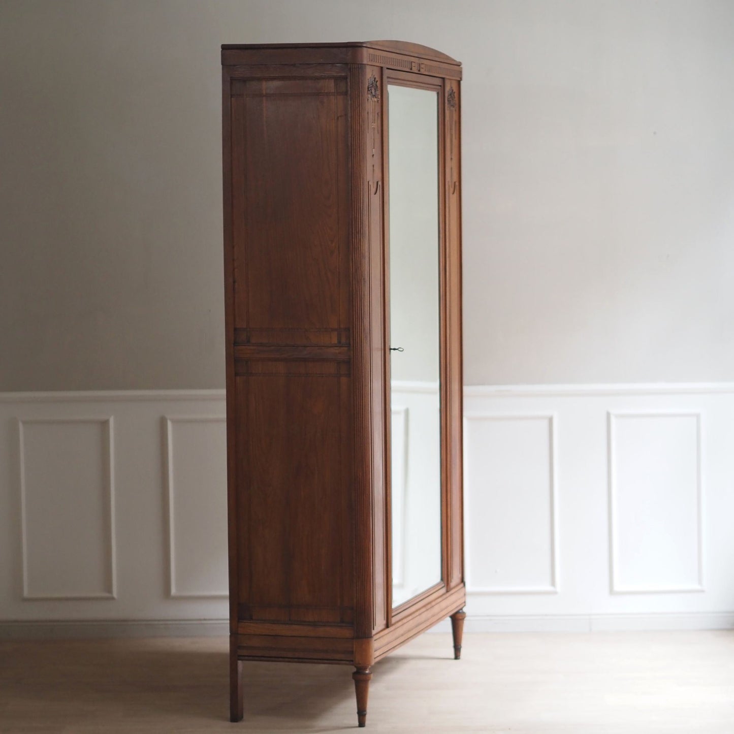 EPOCHE 1890 - Französischer Kleiderschrank mit Spiegel