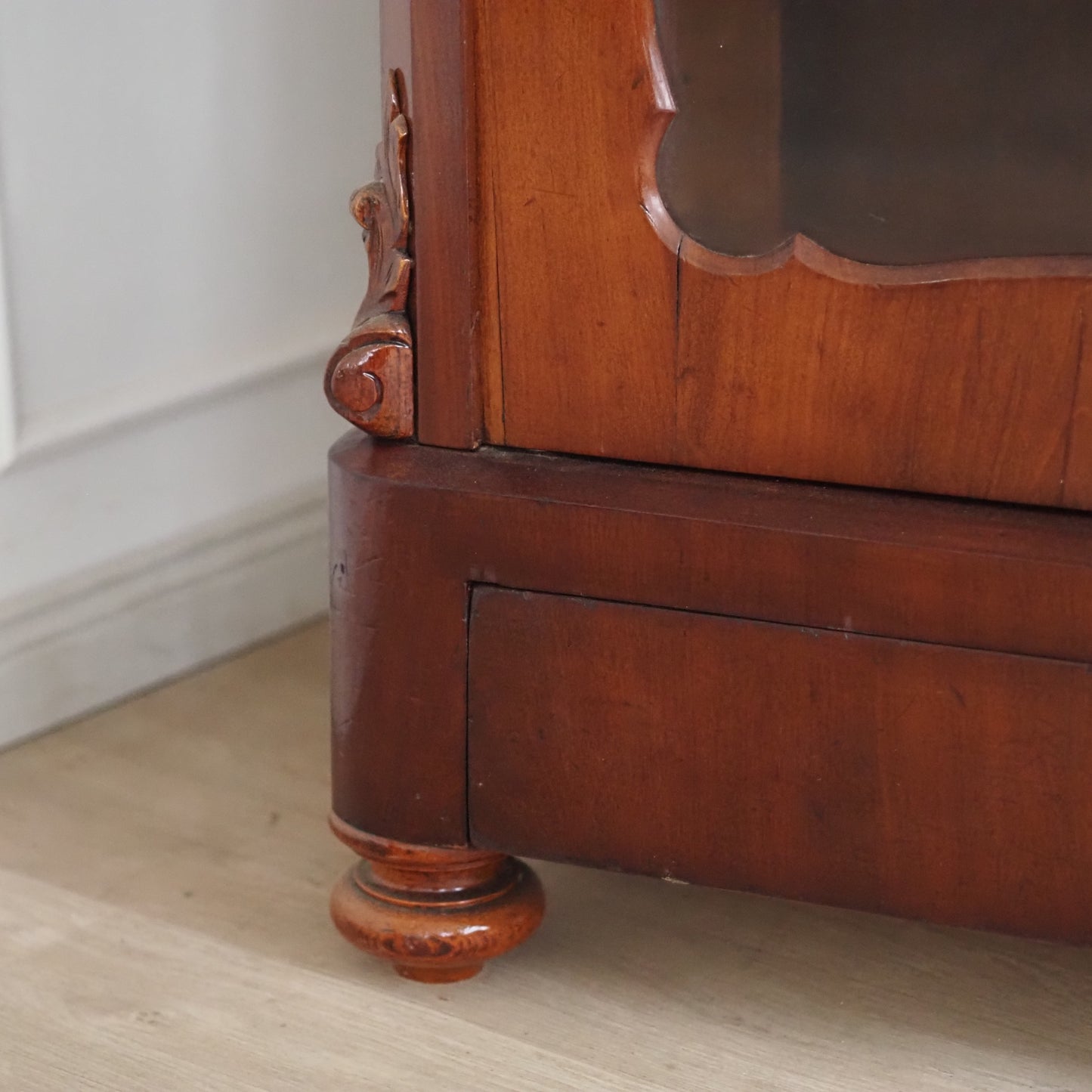 EPOCHE 1890 Antiker Vitrinenschrank