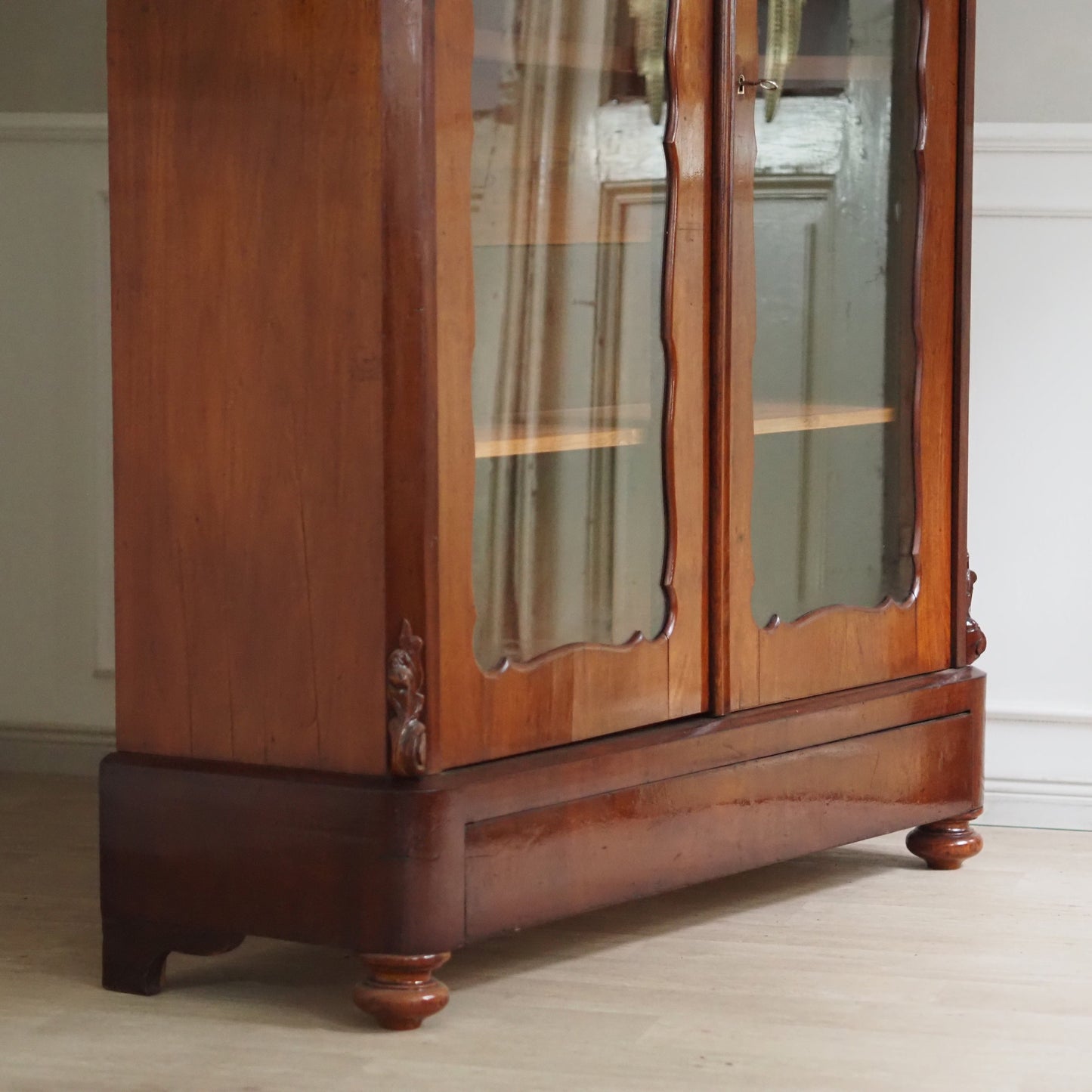EPOCHE 1890 Antiker Vitrinenschrank