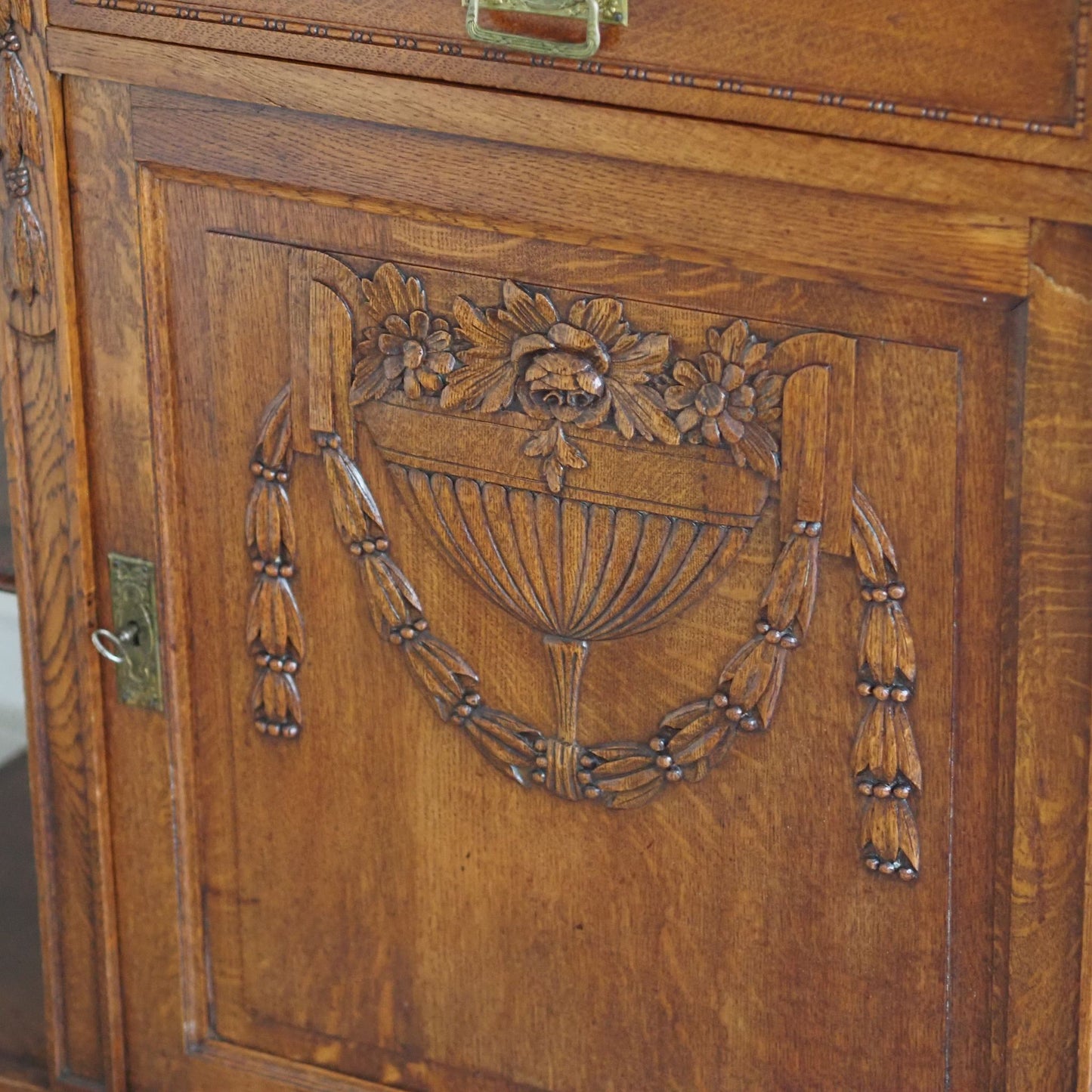 Antikes Gründerzeit Buffet mit Spiegelaufsatz um 1900